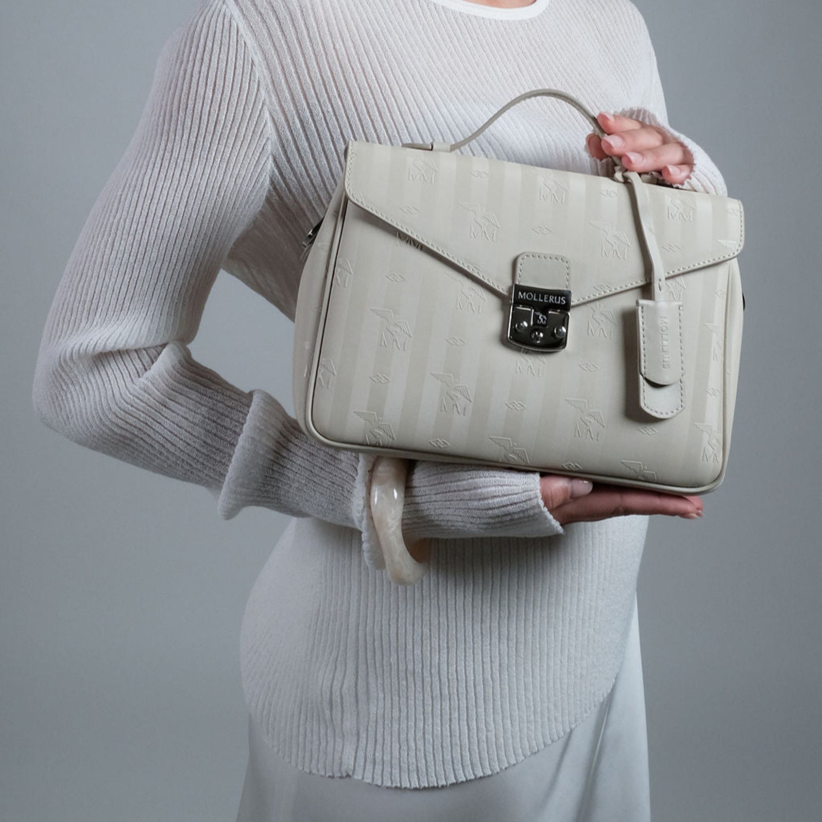 MARLY | Umhängetasche pearl weiss/silber - frontal