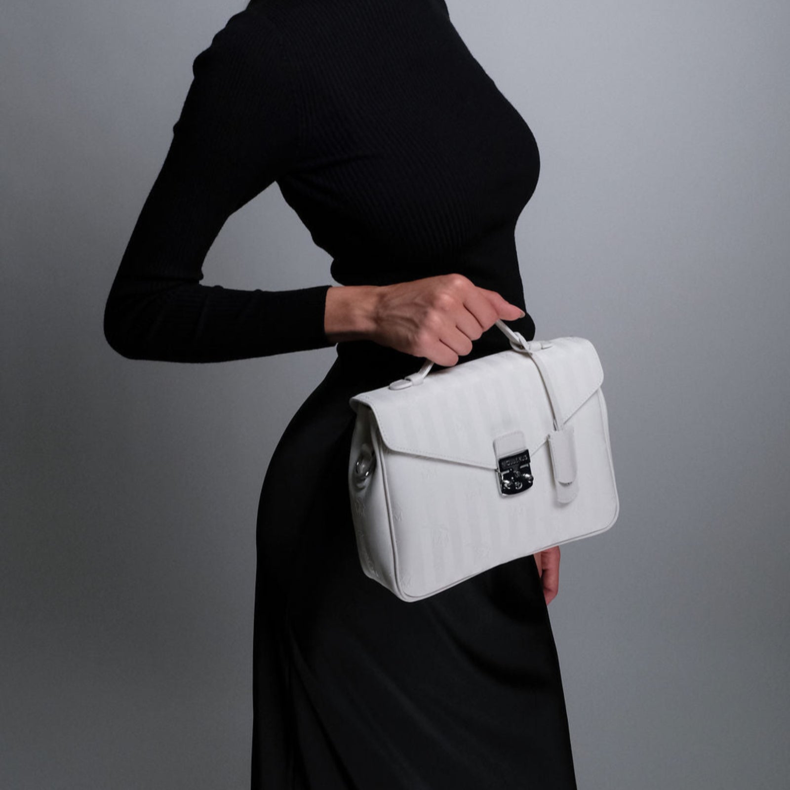 MARLY | Umhängetasche snow white/silber - FRONTAL