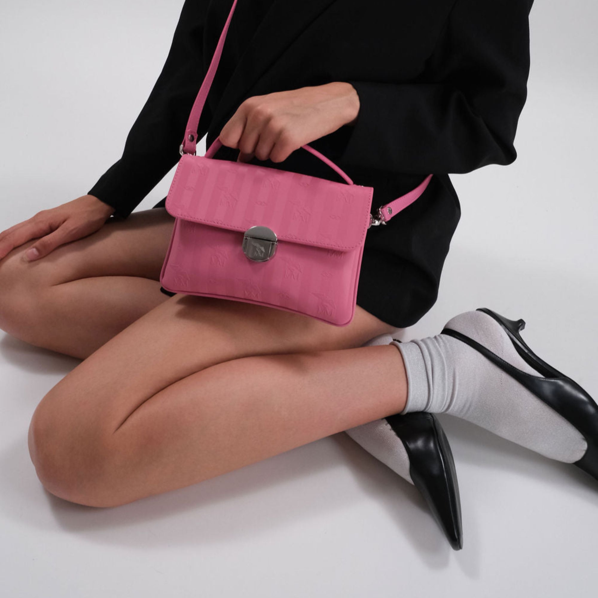 SIGNAU | Umhängetasche bubble pink/silber - on body
