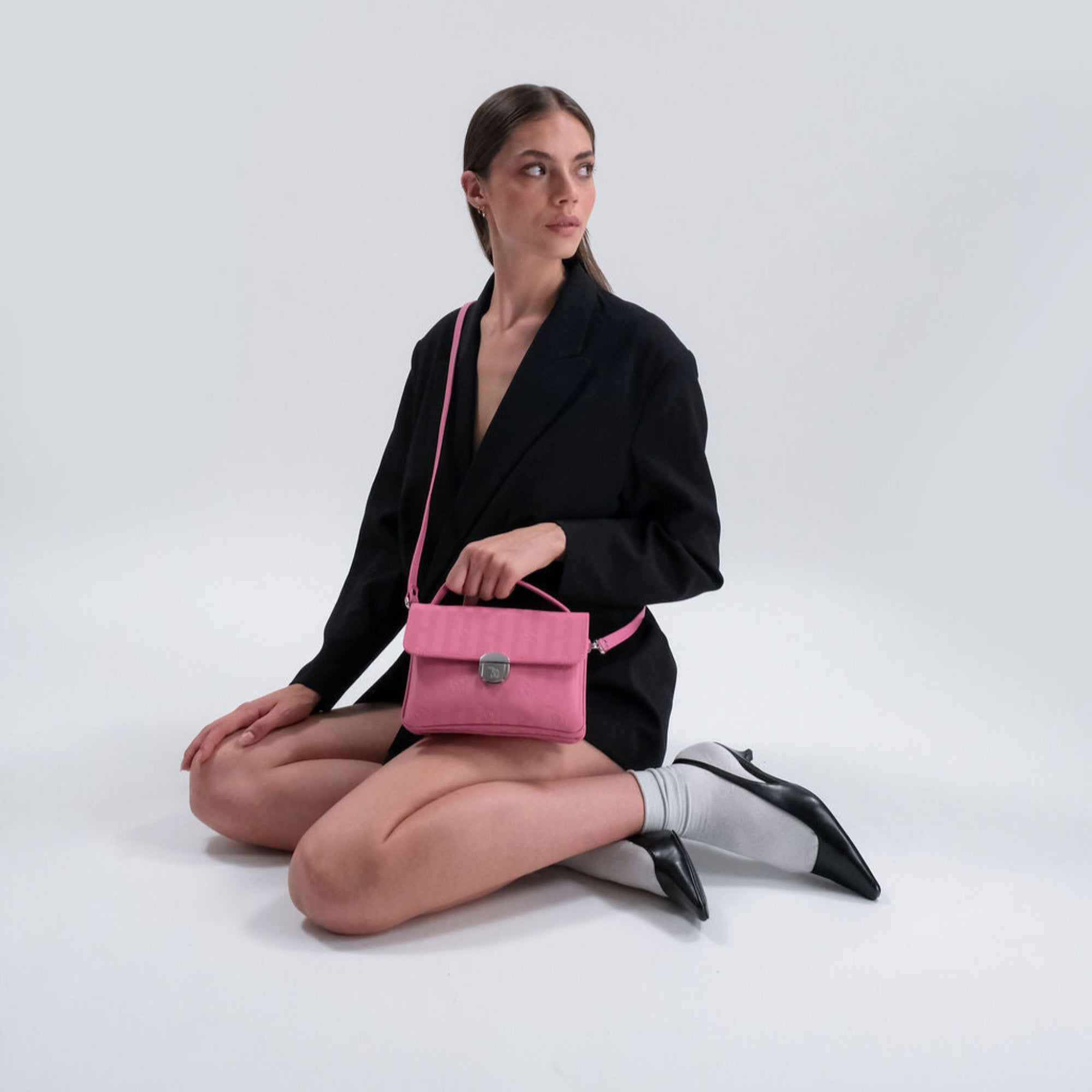 SIGNAU | Umhängetasche bubble pink/silber - on body