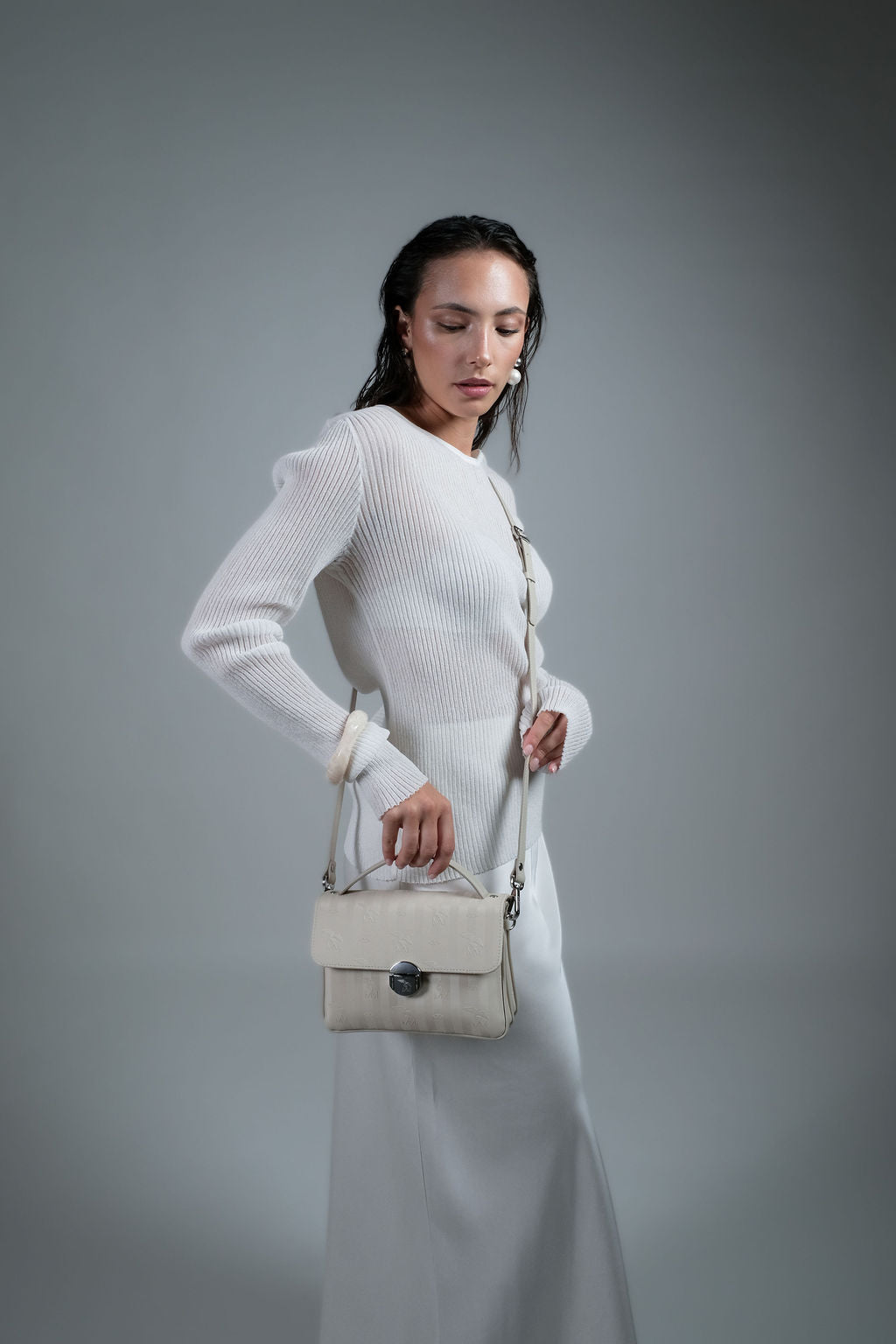 SIGNAU | Umhängetasche pearl weiss/silber
