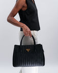 DONAT | Handtasche classic schwarz/gold - on body
