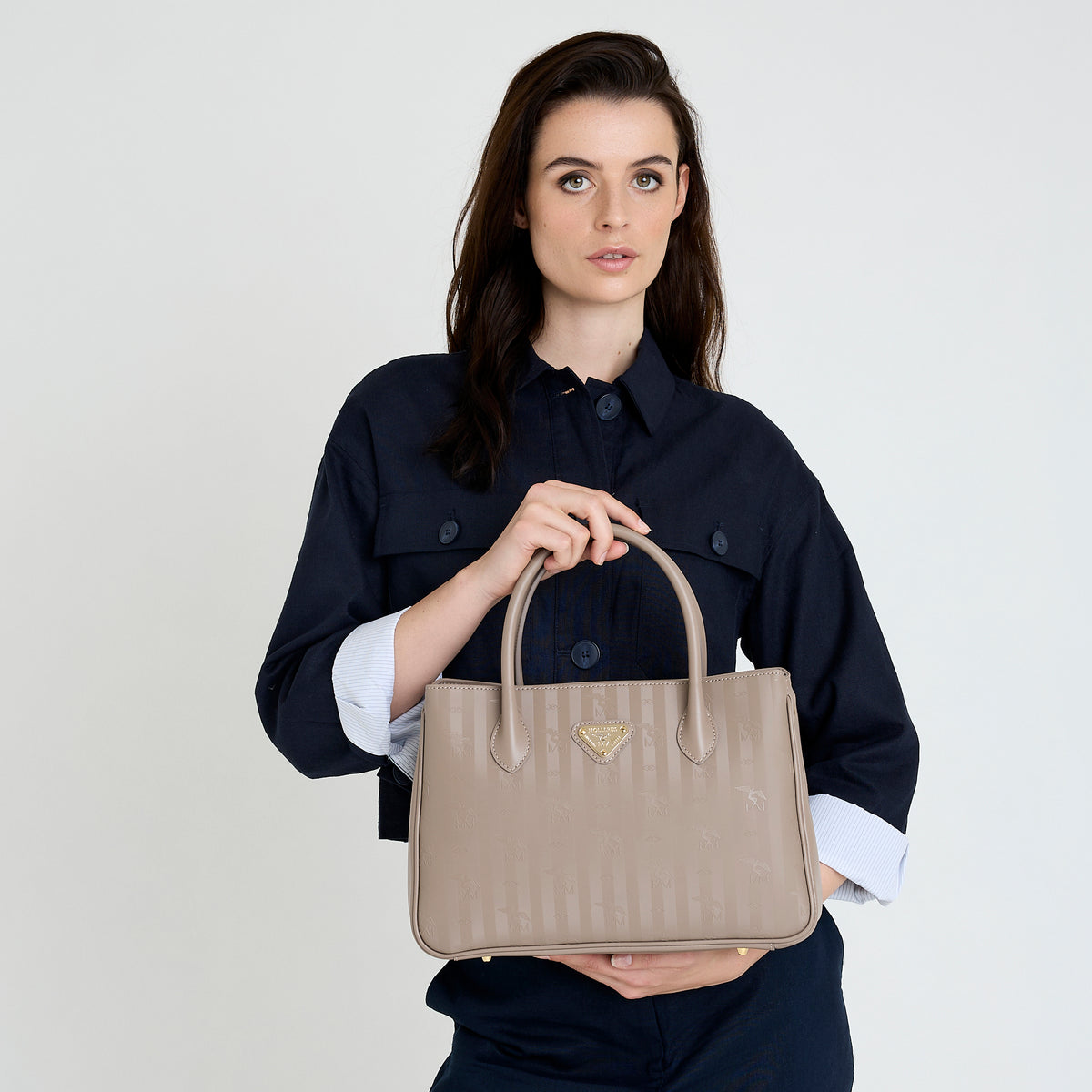 DONAT | Handtasche taupe grau/gold - ON BODY