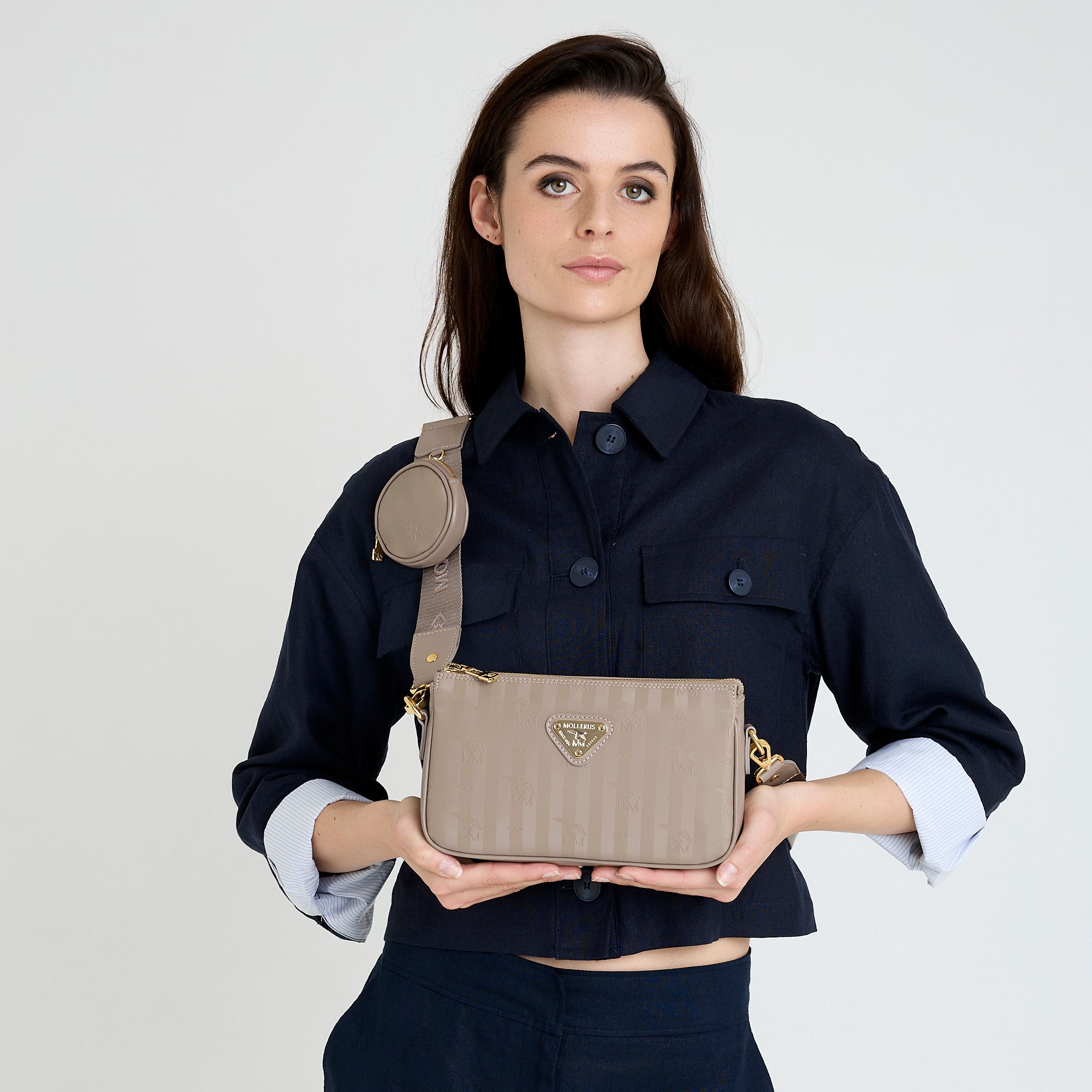 ZELL | Umhängetasche taupe grau/gold - ON BODY