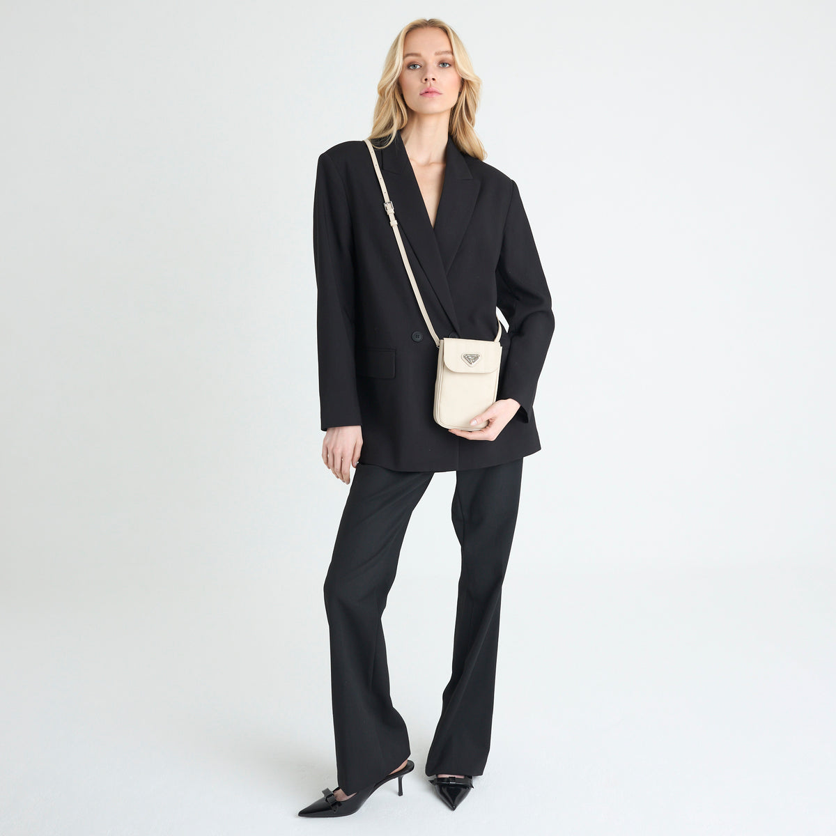 STEG | Handyportemonnaie pearl weiss/silber - full body
