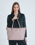GISWIL | Shopper soft rosé/silber - ON BODY