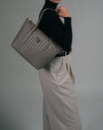 VALLON | Shopper taupe grau/gold - on body