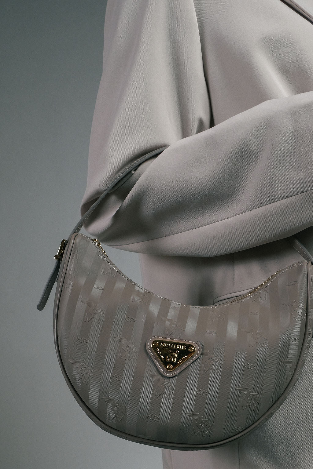 EMMEN | Schultertasche taupe/gold