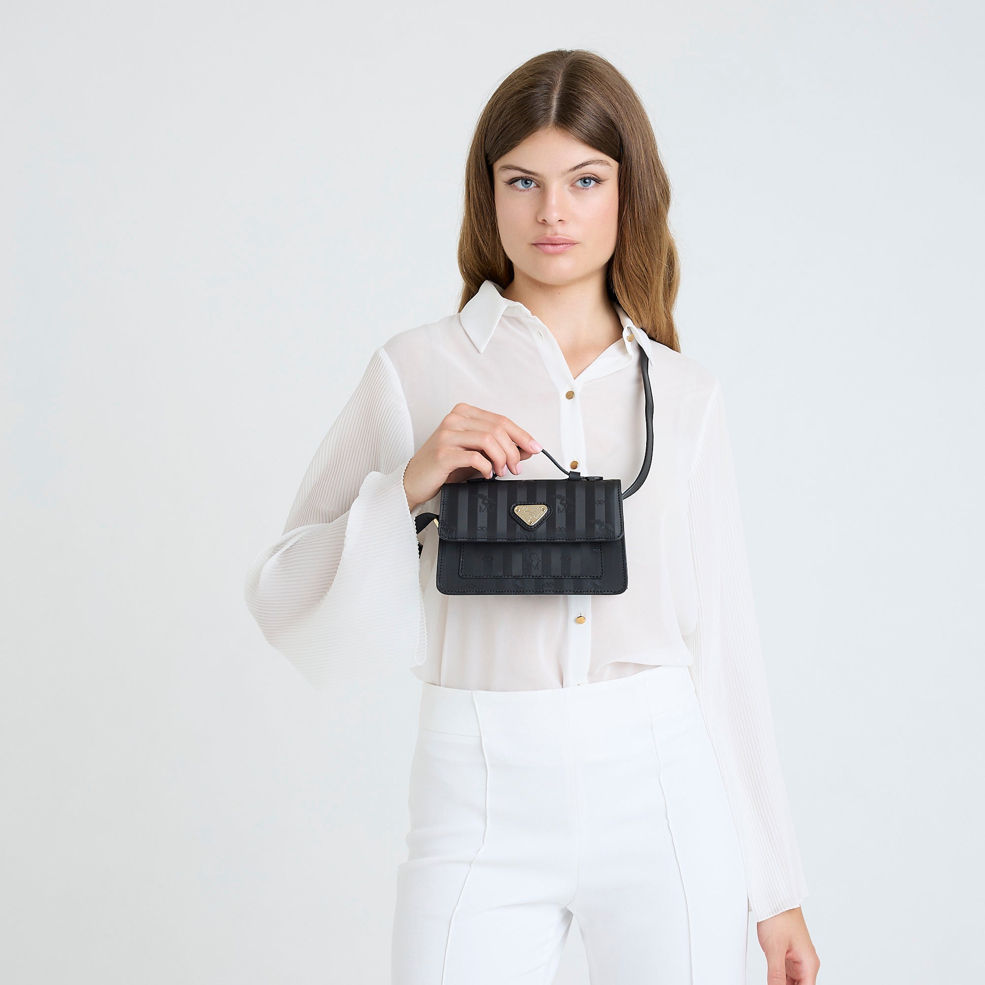 EGG | Umhängetasche classic schwarz/gold - ON BODY