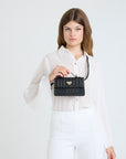 EGG | Umhängetasche classic schwarz/gold - ON BODY