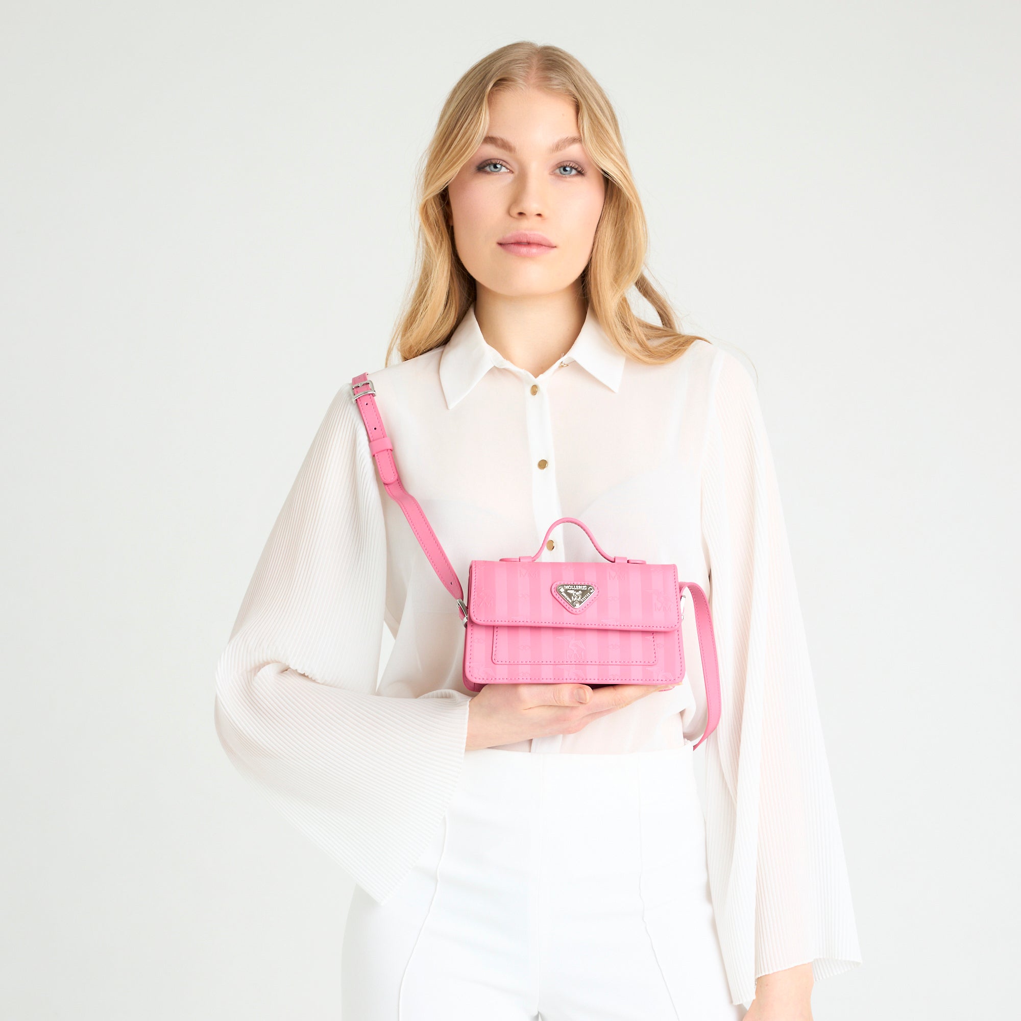 EGG | Umhängetasche bubble pink/silber - on body