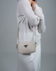 RIVAZ | Umhängetasche pearl weiss/silber - on body