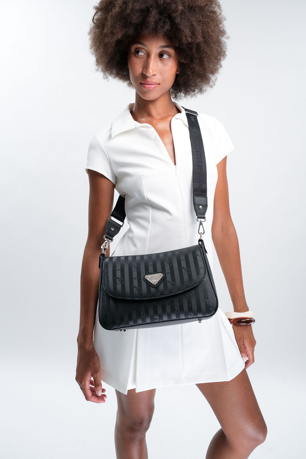MONNAZ | Umhängetasche classic schwarz/silber