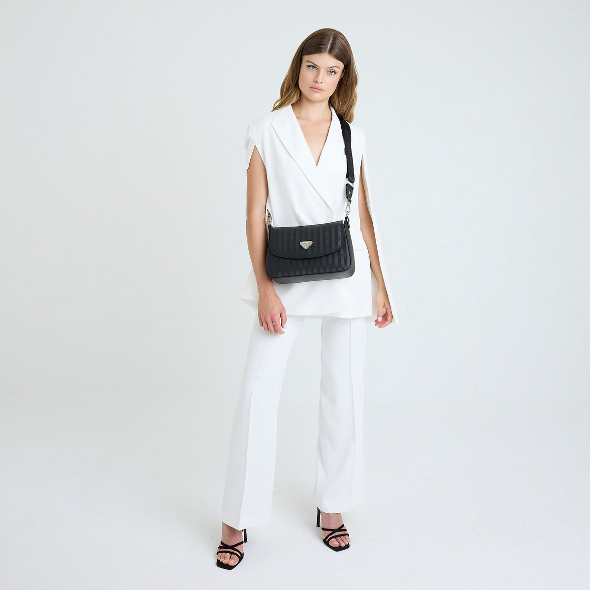 MONNAZ | Shoulder bag classic black/silver