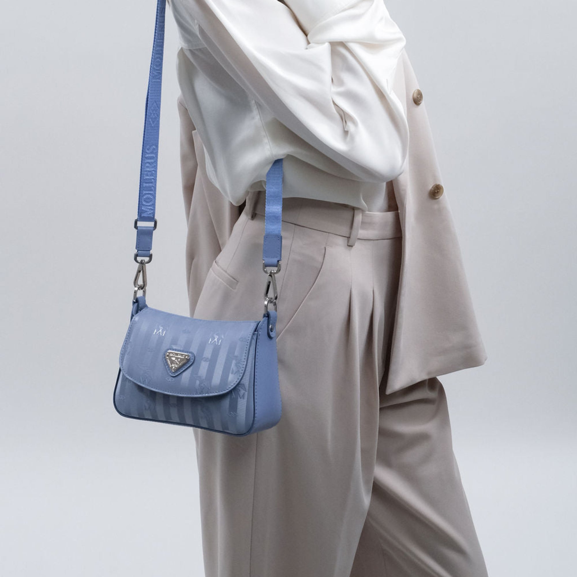 PIZY | Umhängetasche metallic silber/sky - onbody