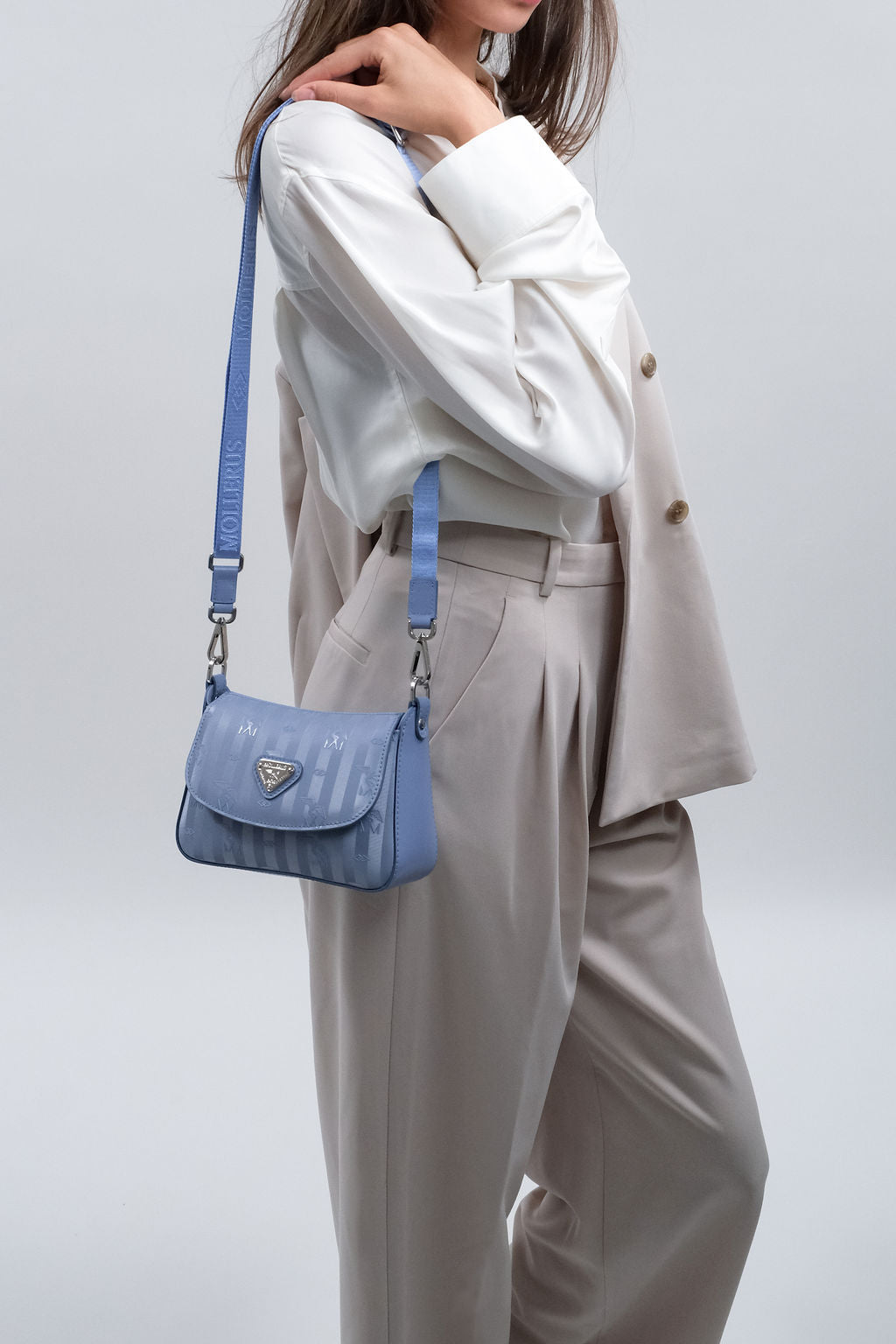 PIZY | Umhängetasche metallic silber/sky - onbody