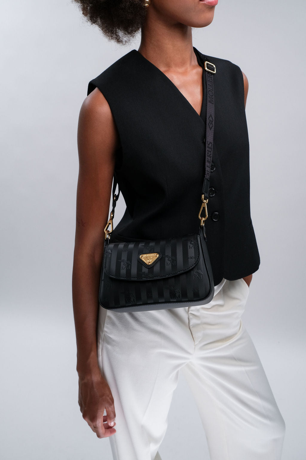 PIZY | Umhängetasche classic schwarz/gold - FRONTAL