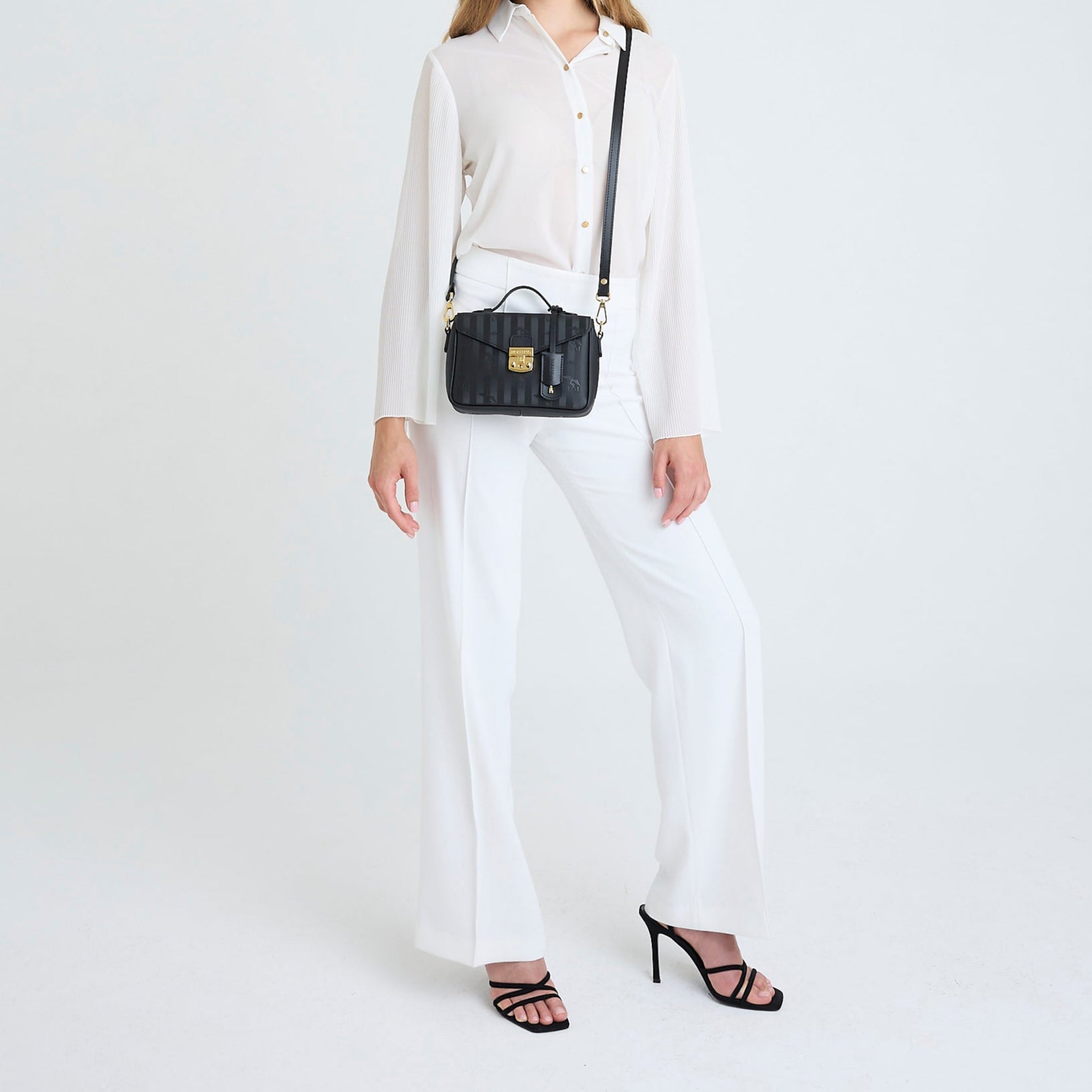 MEYRIN | Umhängetasche classic schwarz/gold - full body
