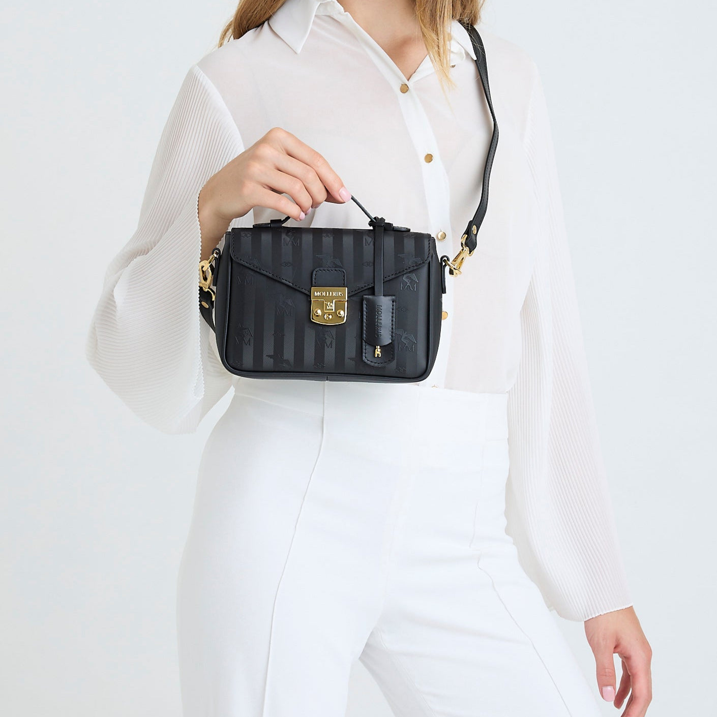 MEYRIN | Umhängetasche classic schwarz/gold - on body