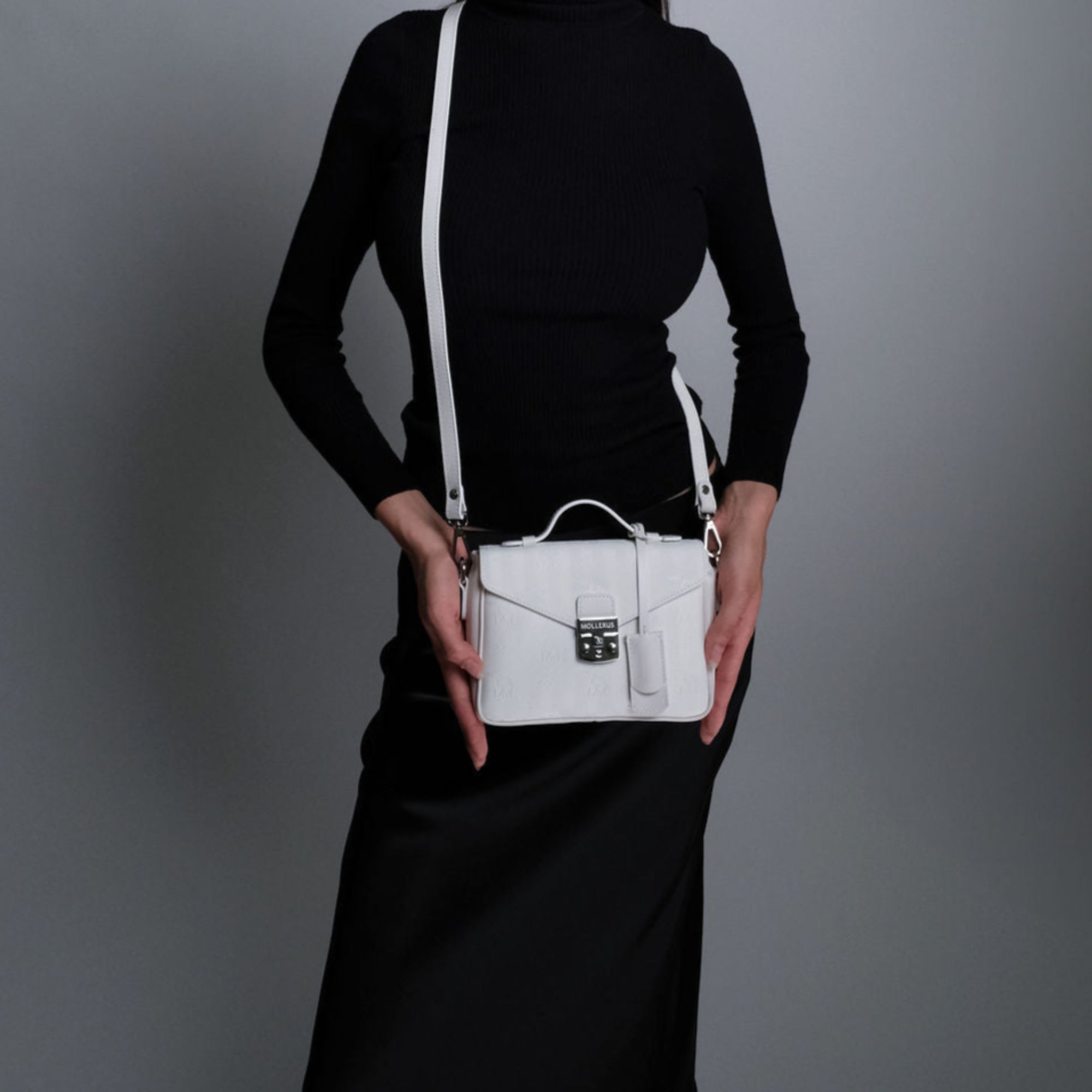 MEYRIN | Umhängetasche Mollerus snow weiss/silber - on body