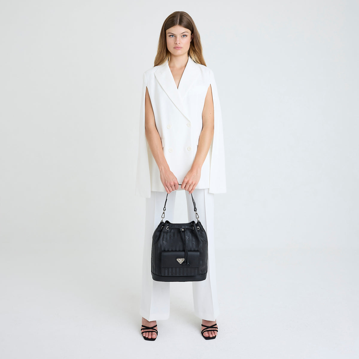 NYON | Bucket bag classic black/silver