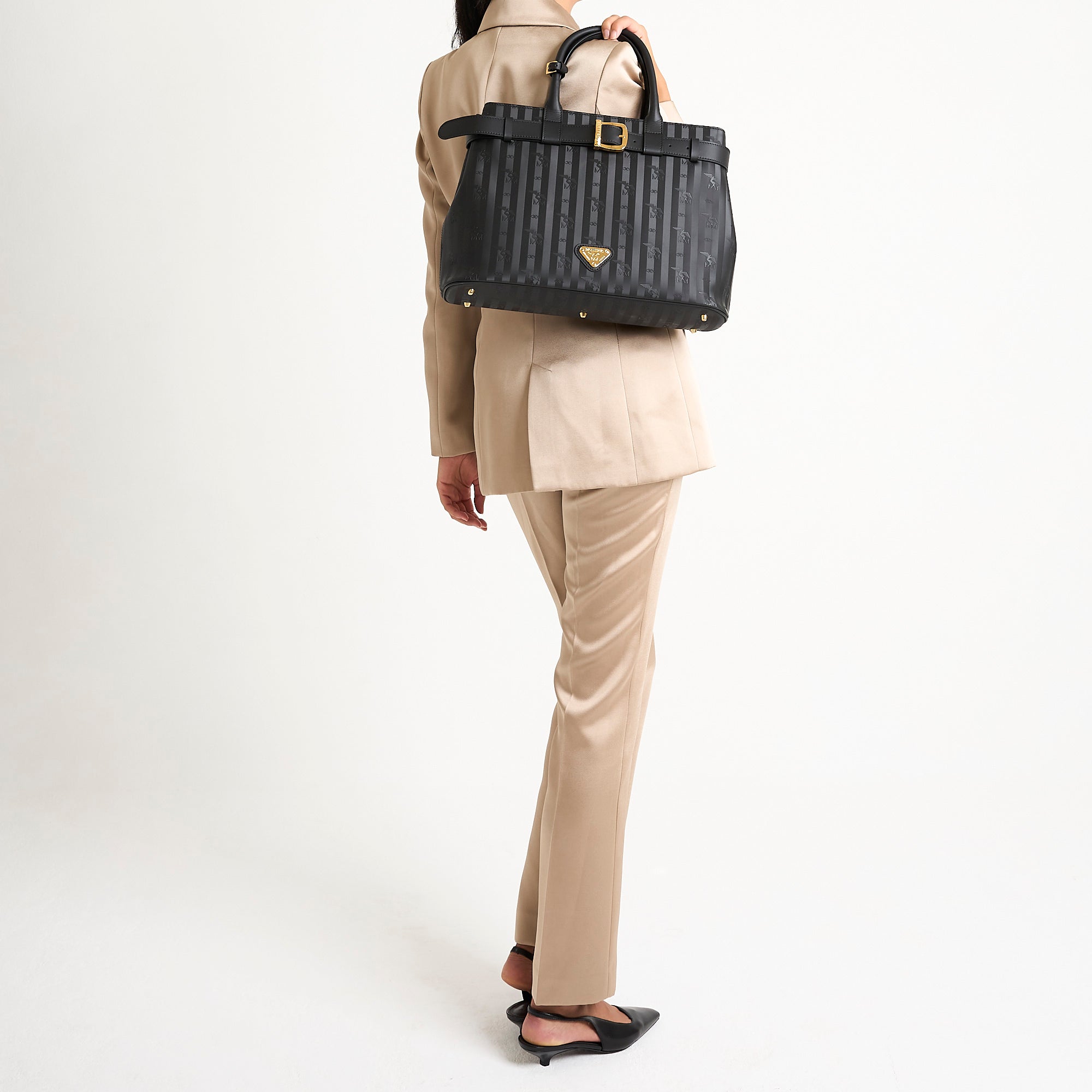 WOHLEN | Handtasche classic schwarz/gold - full body