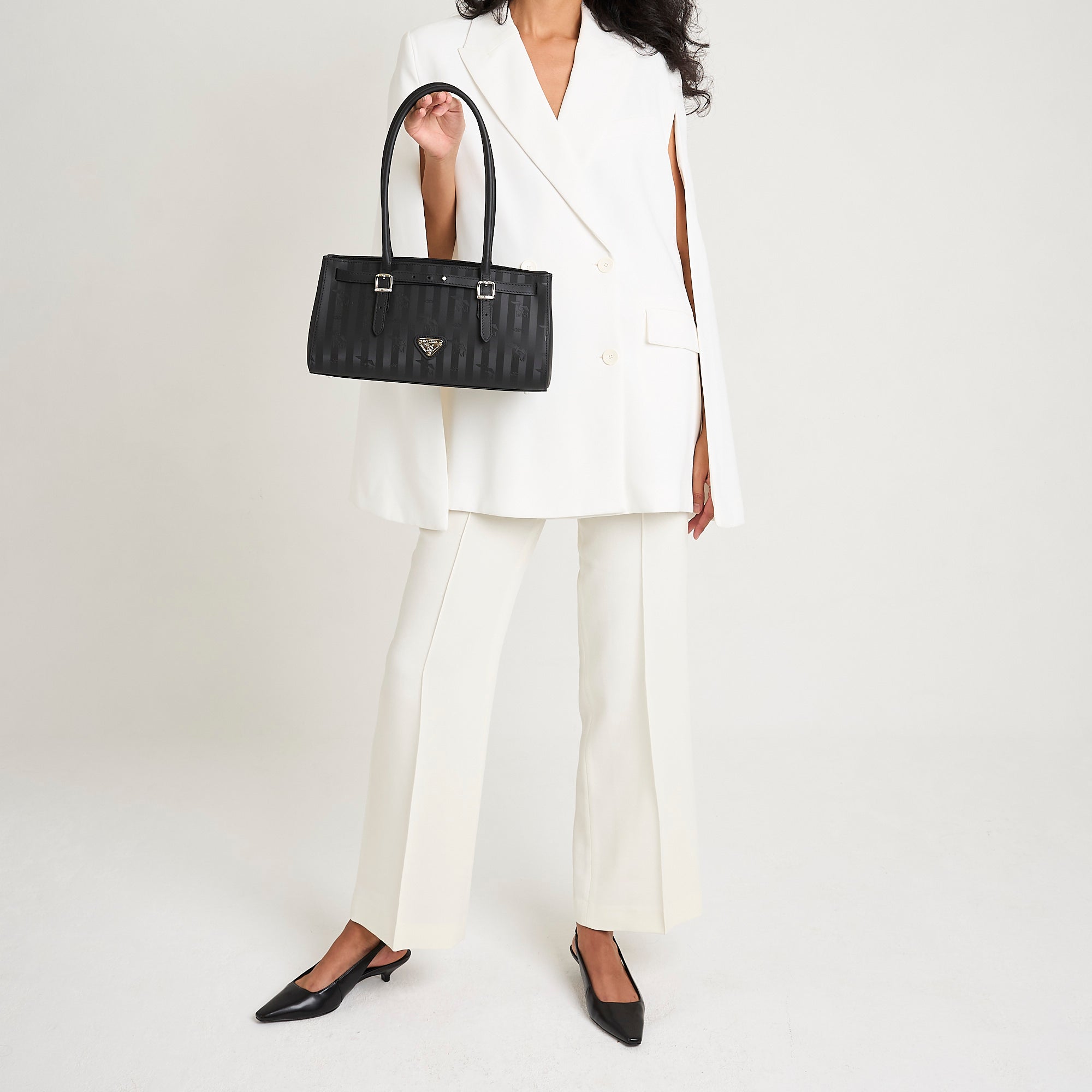 RUE | Schultertasche classic schwarz/silber - ON BODY