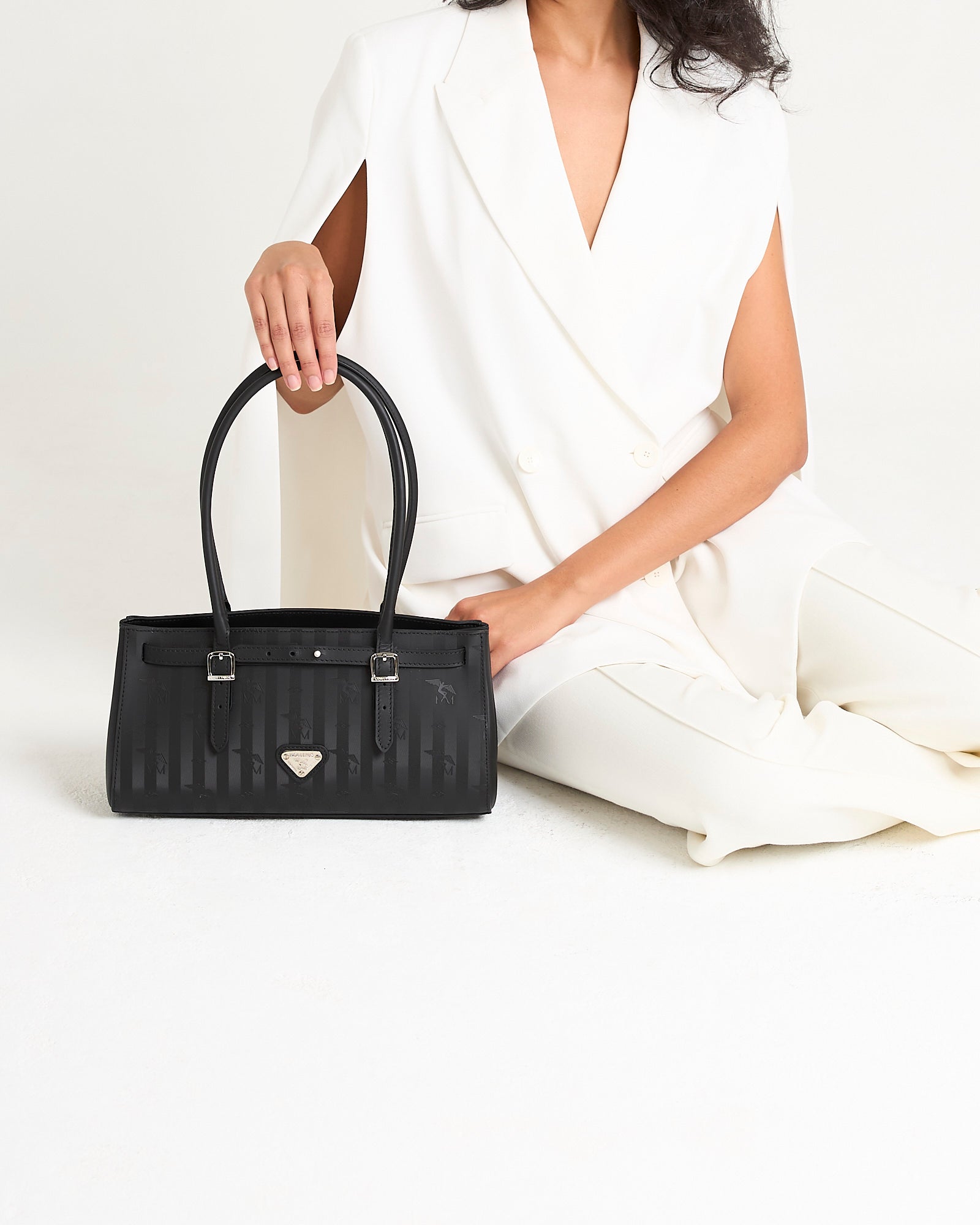 RUE | Schultertasche classic schwarz/silber - ON BODY