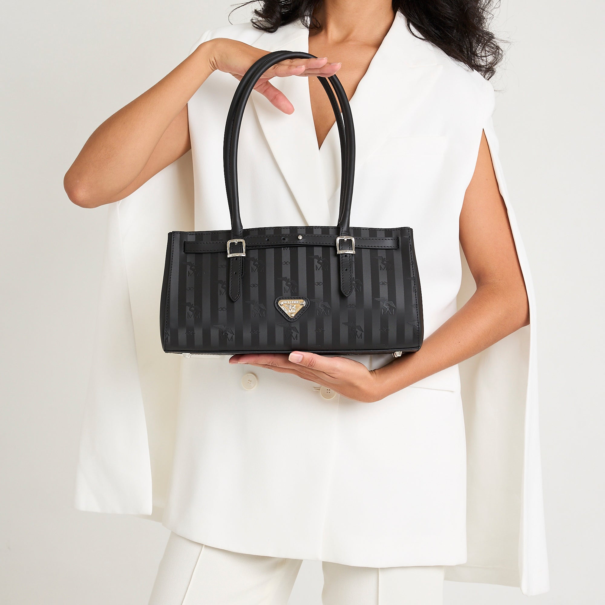 RUE | Schultertasche classic schwarz/silber - ON BODY