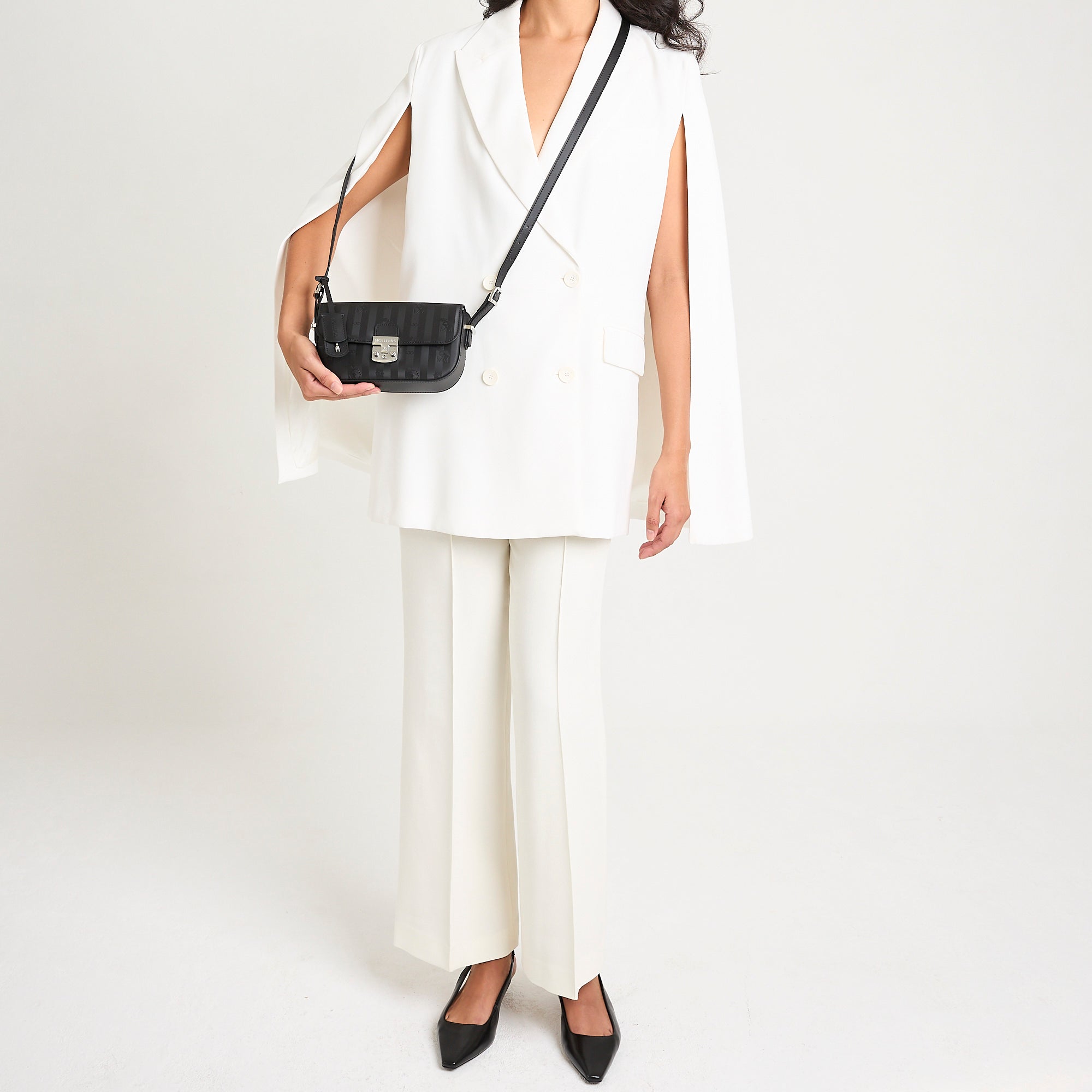 BULLE | Umhängetasche classic schwarz/silber - ON BODY