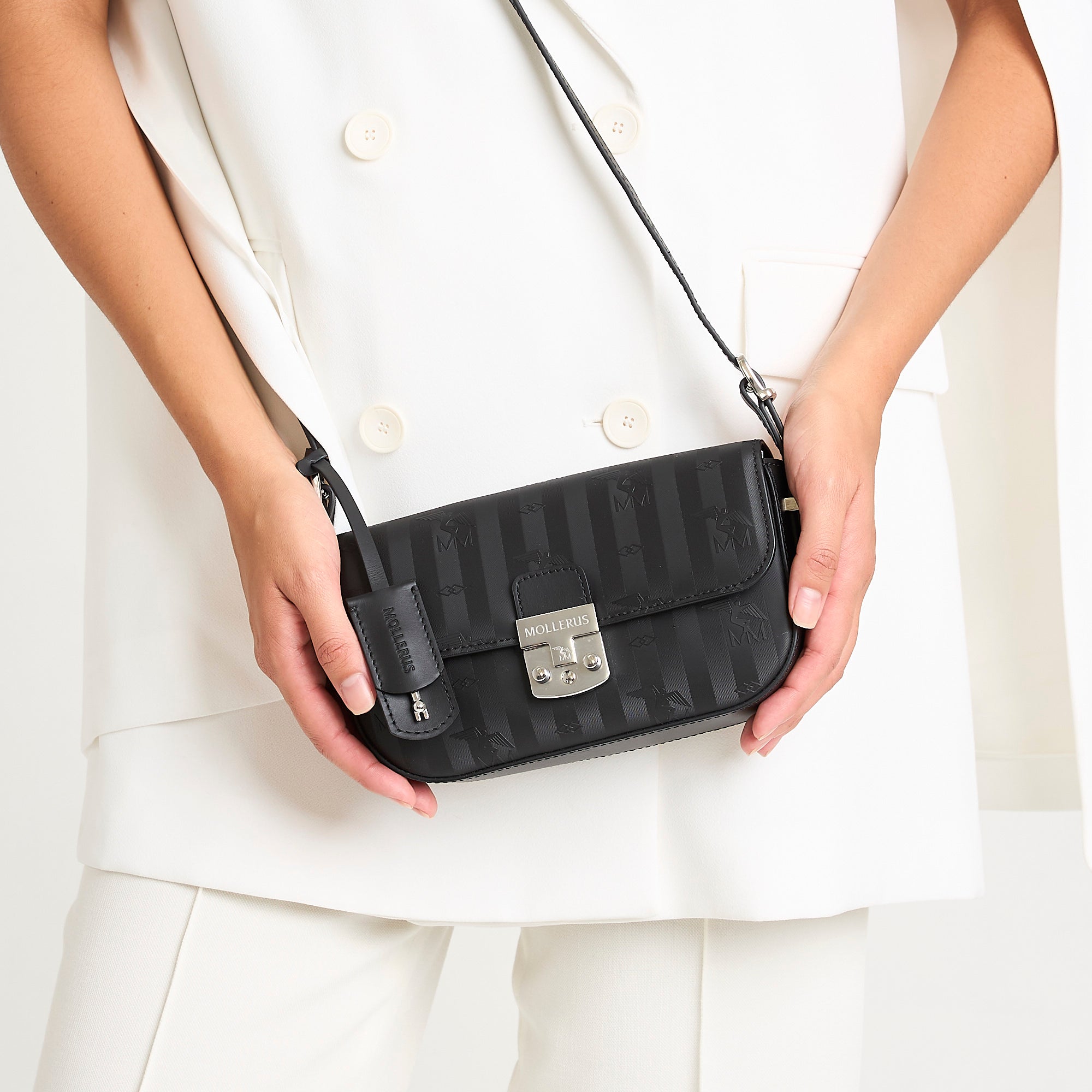 BULLE | Umhängetasche classic schwarz/silber - ON BODY