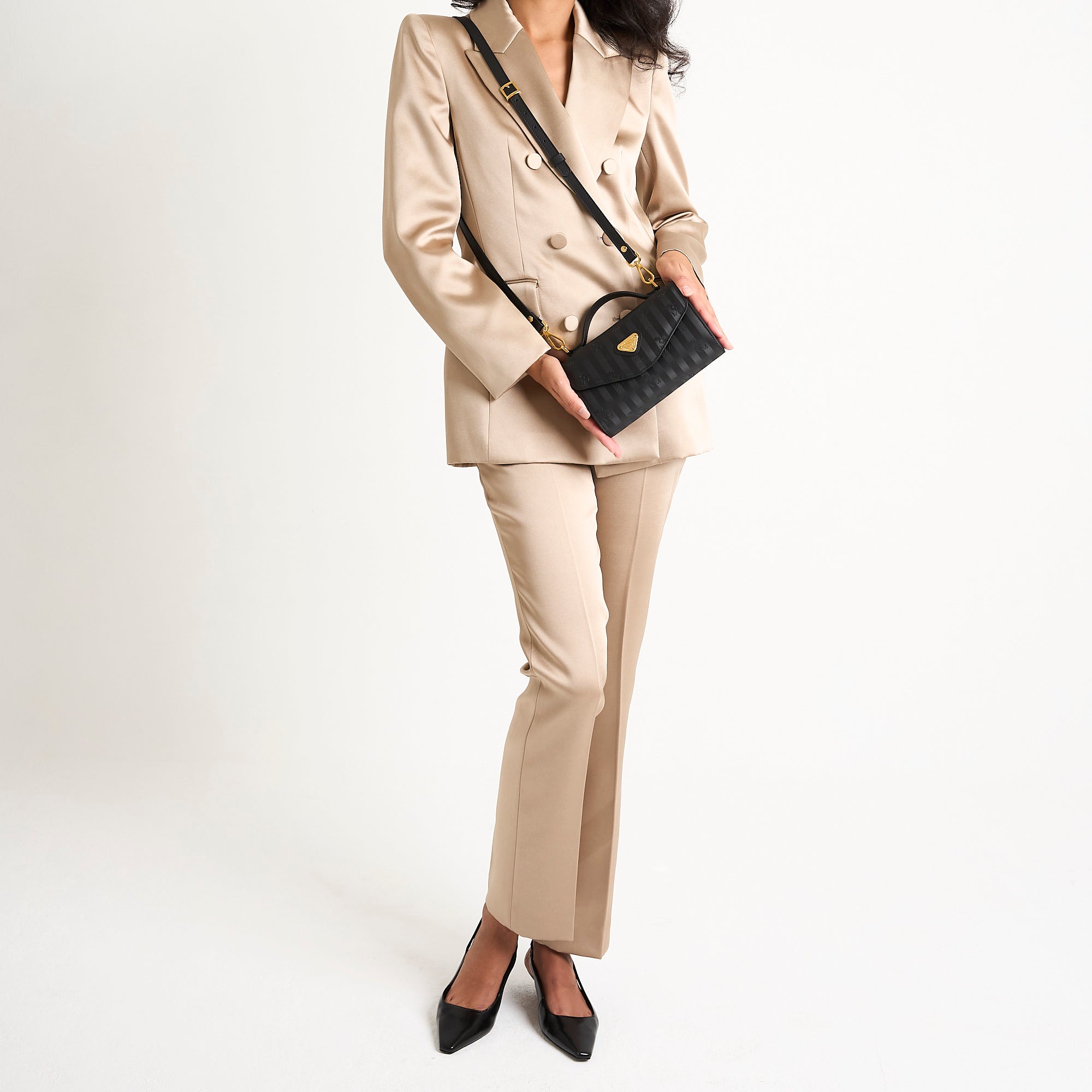 SAAS FEE | Umhängetasche classic schwarz/gold - full body