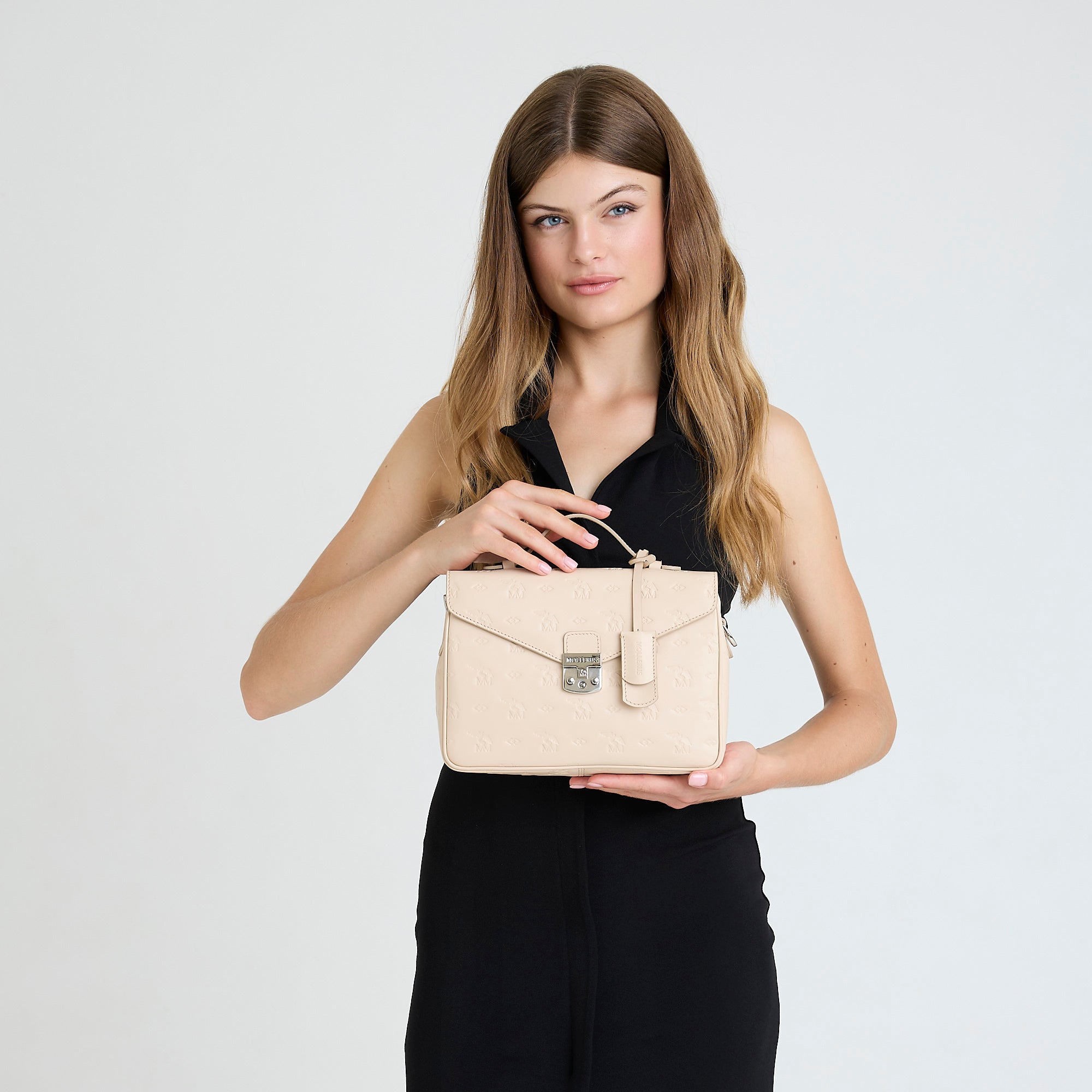 MARLY | Umhängetasche stampato vanilla beige/silber - ON BODY