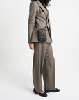 WILDHORN | Handyportemonnaie Kalbsleder schwarz/gold - on body