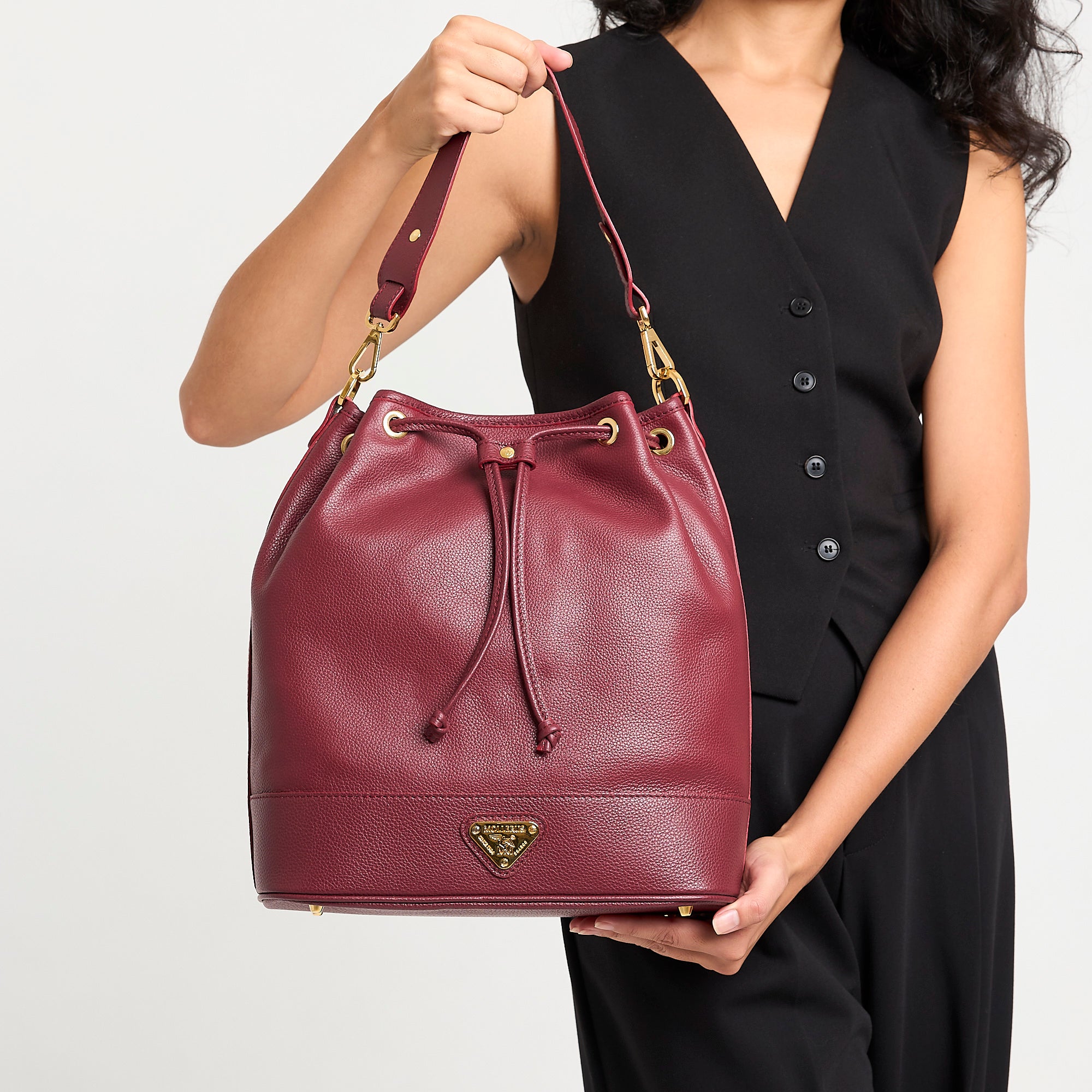 NIESEN | Beuteltasche kalbsleder antique rot/gold - on body