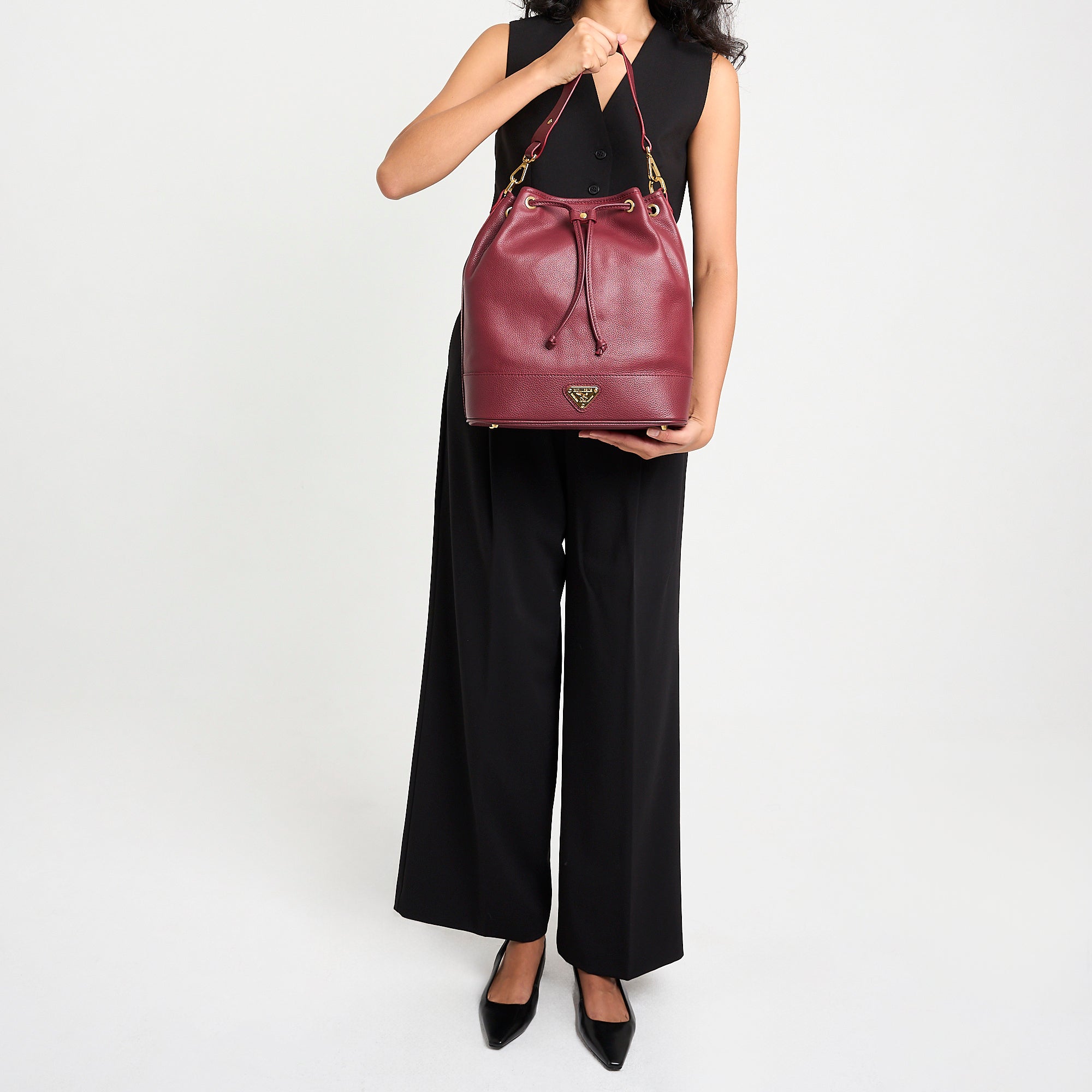 NIESEN | Beuteltasche kalbsleder antique rot/gold - on body