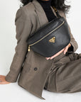 BRIENZ | Gürteltasche Kalbsleder schwarz/gold - on body