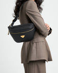 BRIENZ | Gürteltasche Kalbsleder schwarz/gold - on body