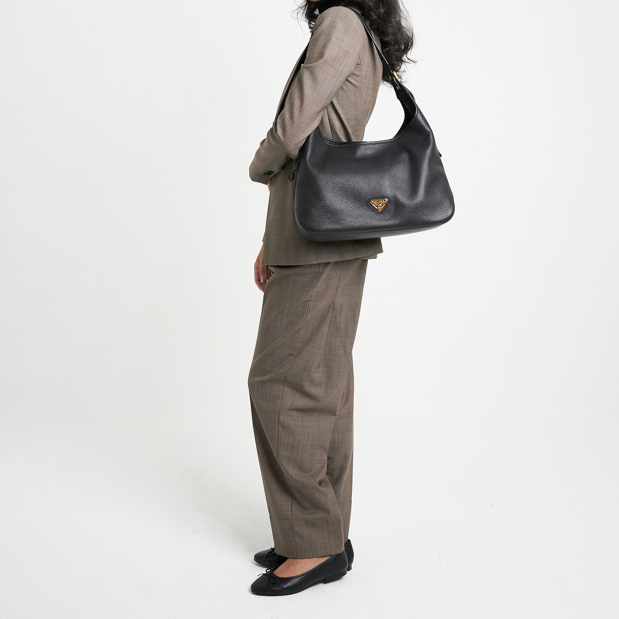 MENDRISIO | Umhängetasche Kalbsleder classic schwarz/gold - on body