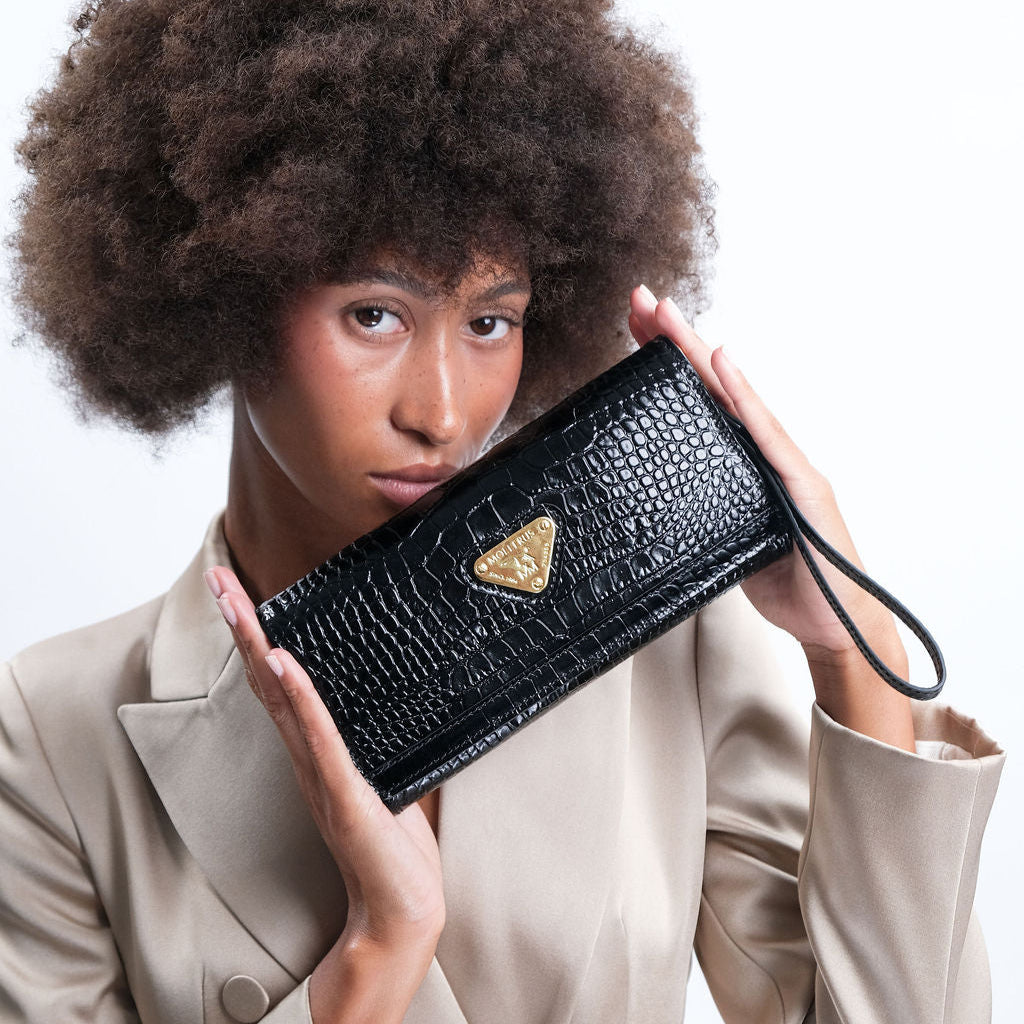 FRESENS | Clutch Croco schwarz/gold - frontal - on body