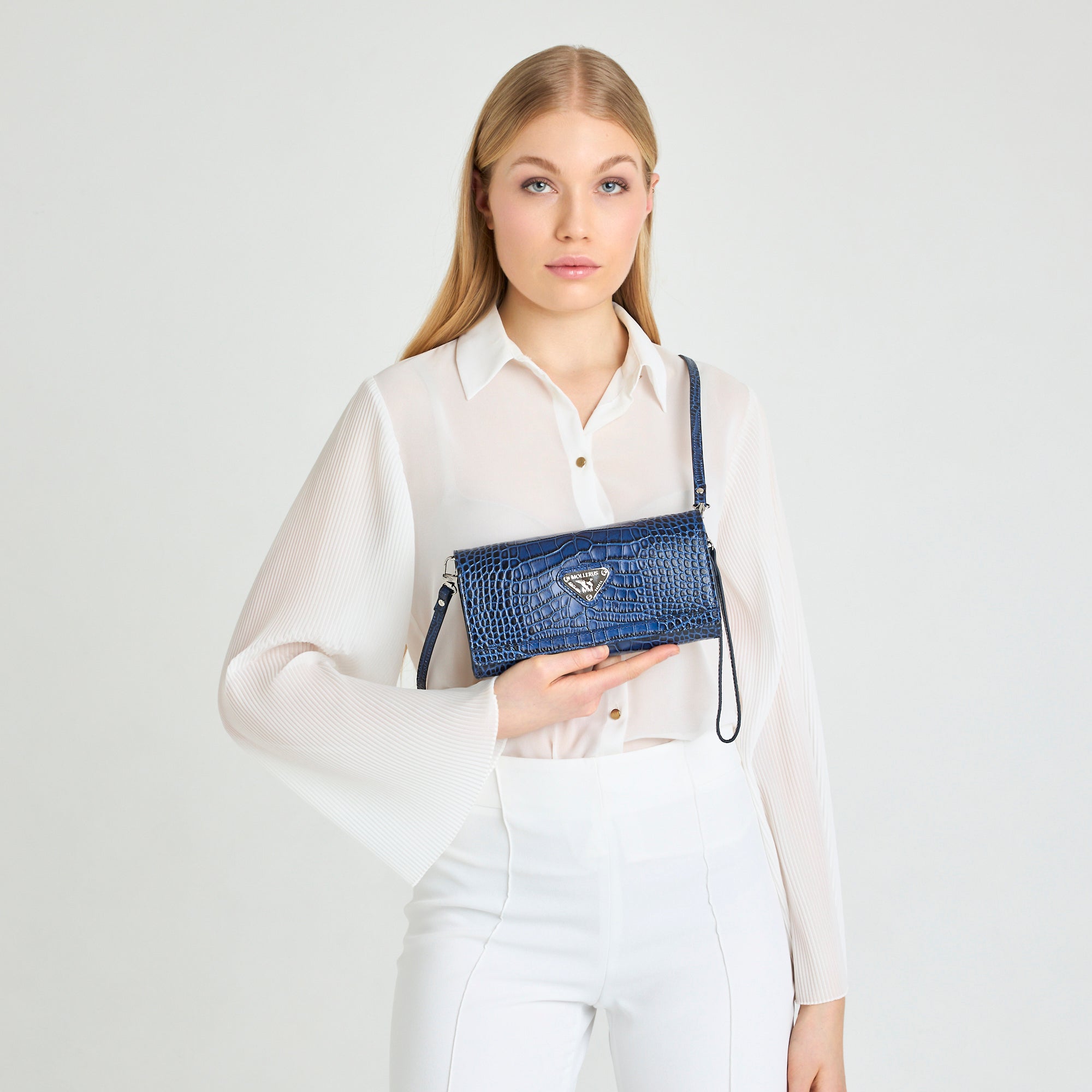 FRESENS | Clutch Croco sapphire blau/silber CLOSE UP