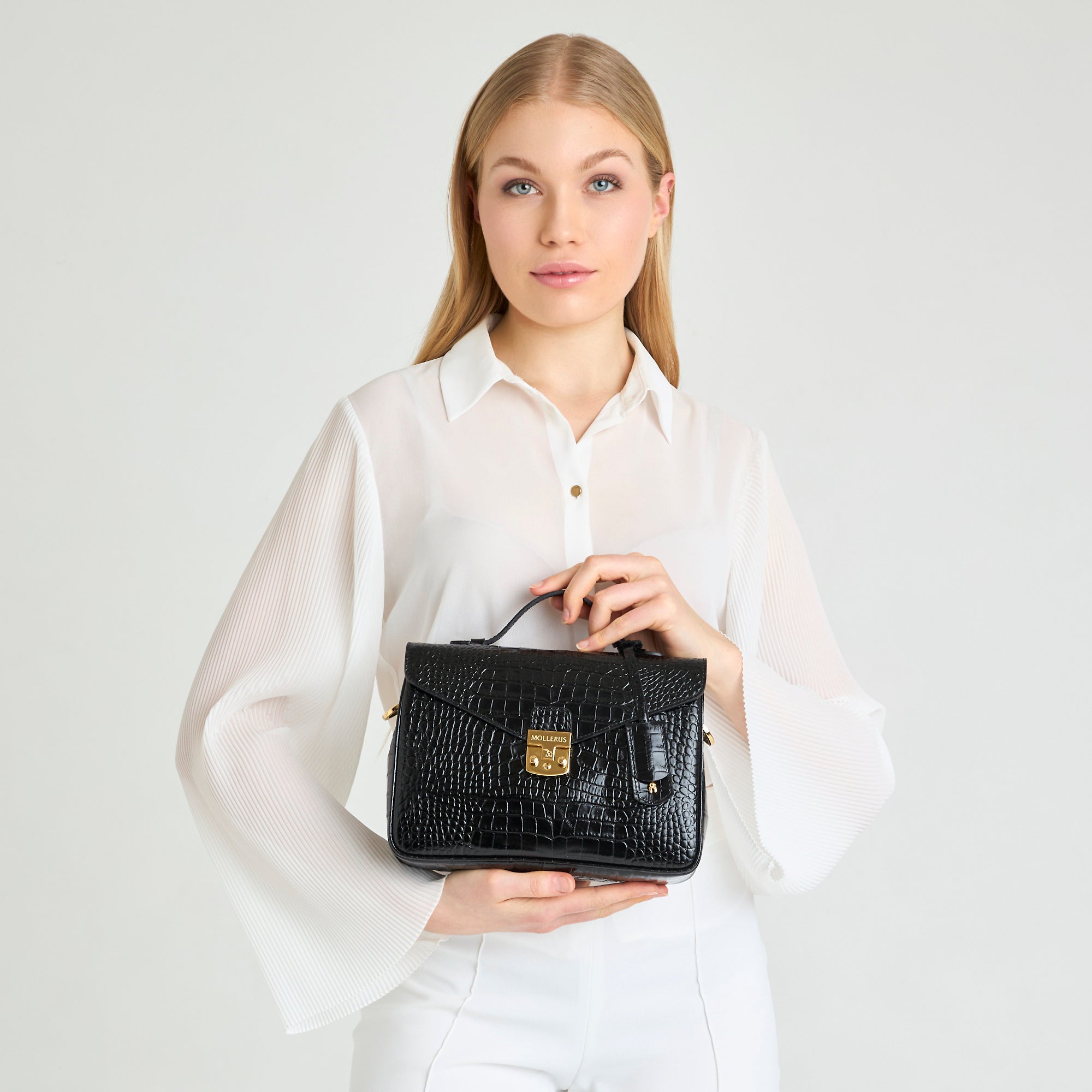 MARLY | Umhängetasche Croco schwarz/gold - on body 