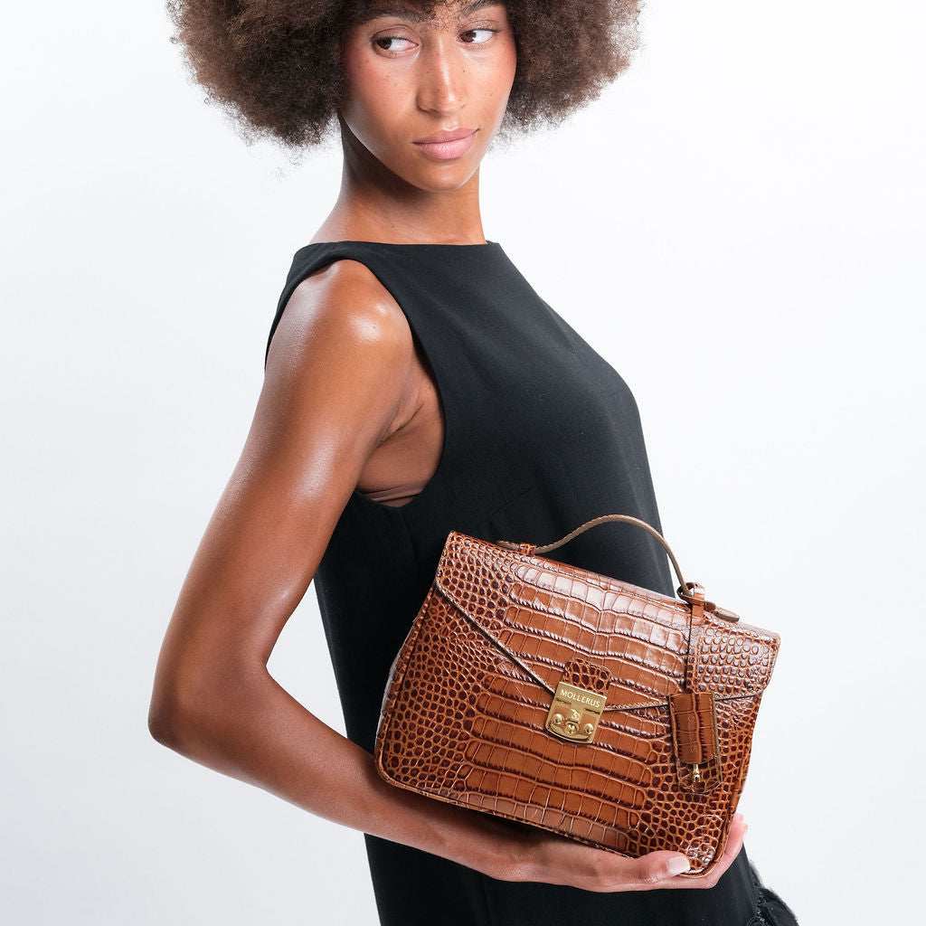 MARLY | Umhängetasche Croco honey braun/gold - on body