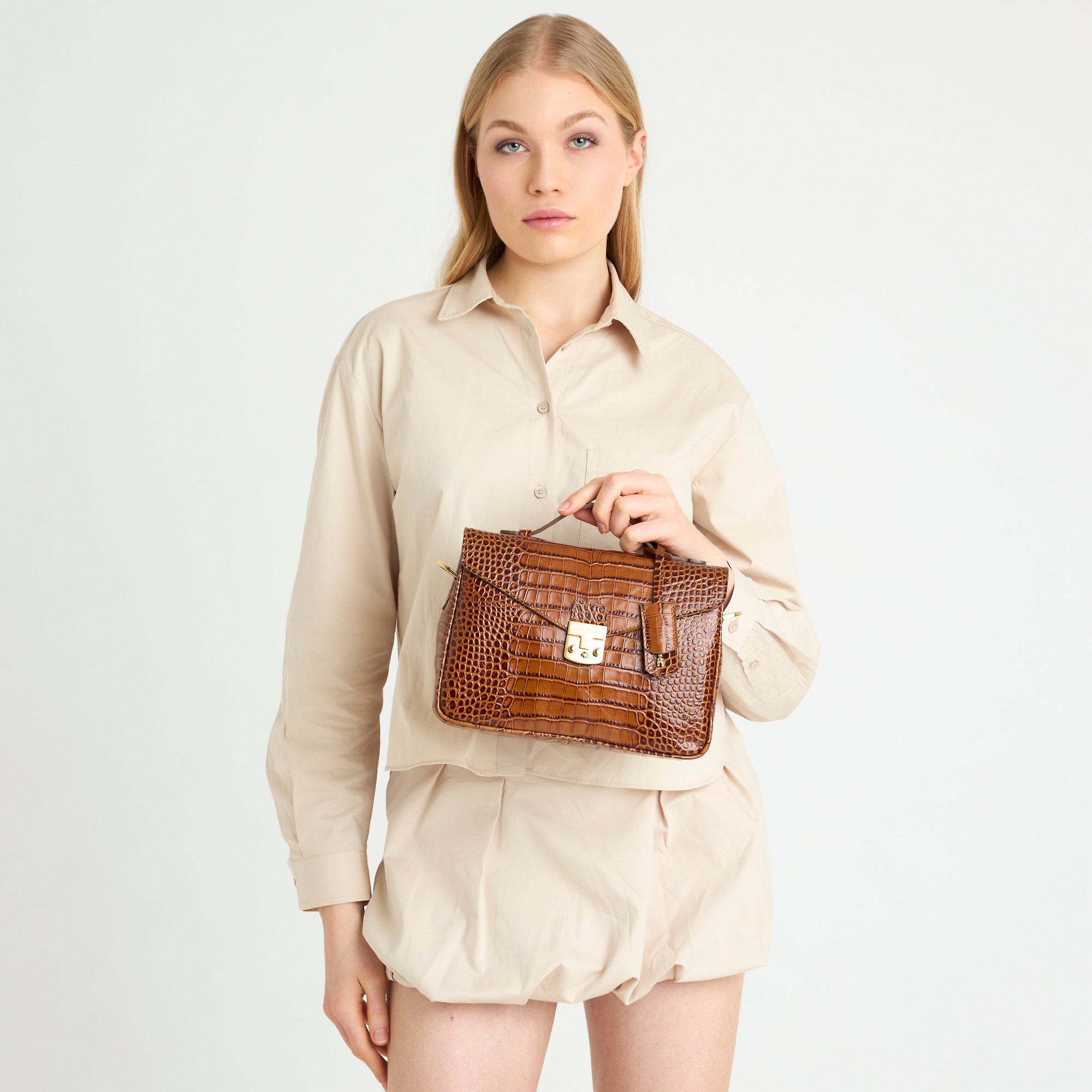 MARLY| Umhängetasche Croco honey braun/gold - on body