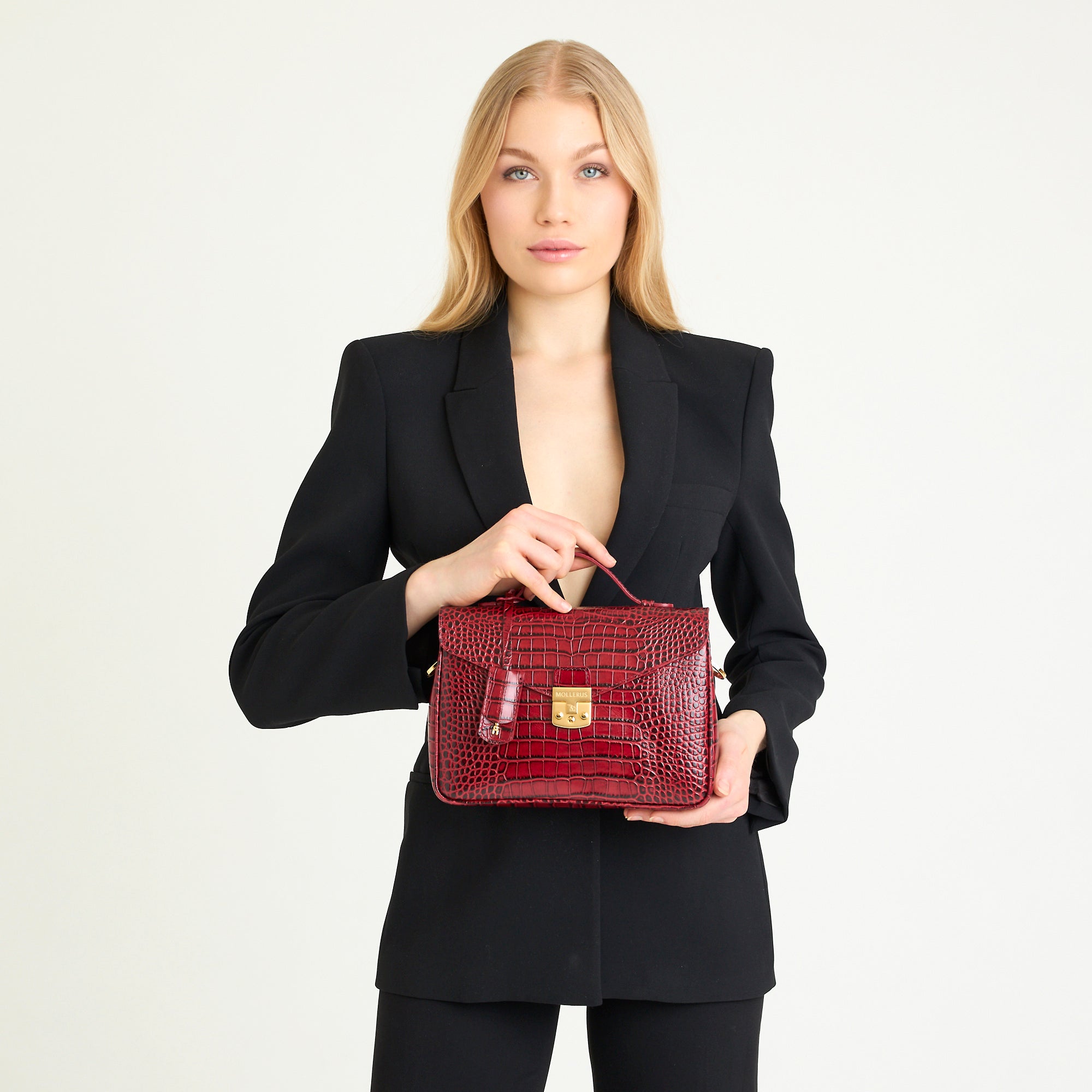MARLY | Umhängetasche Croco antik rot/gold - on body