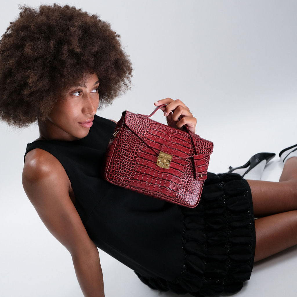 MARLY | Umhängetasche Croco antique rot/gold - frontal