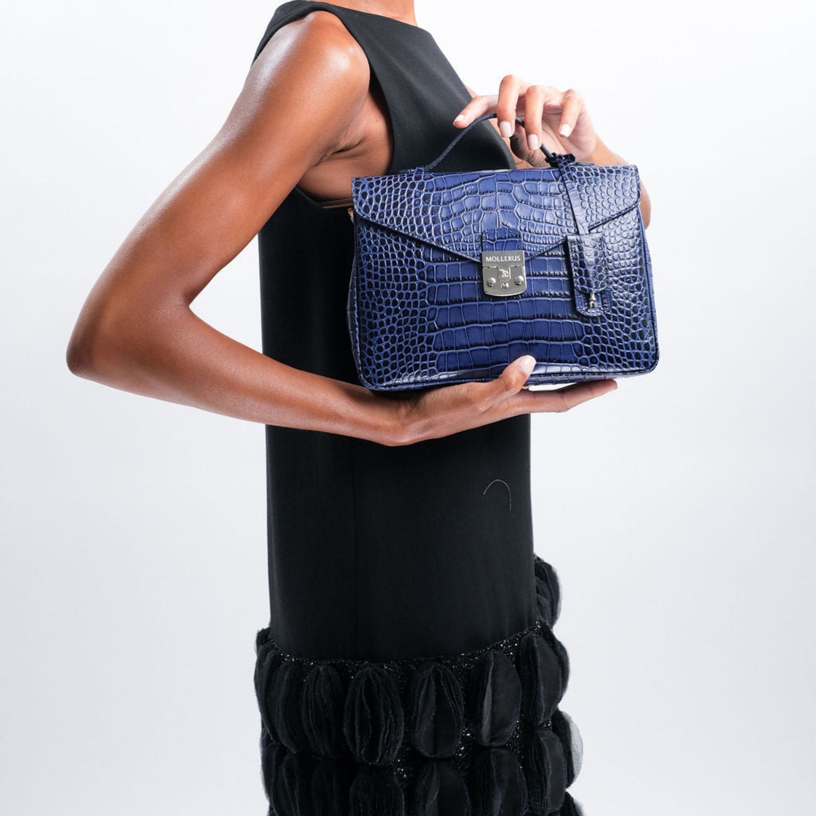 MARLY | Umhängetasche Croco sapphire blau/silber - frontal