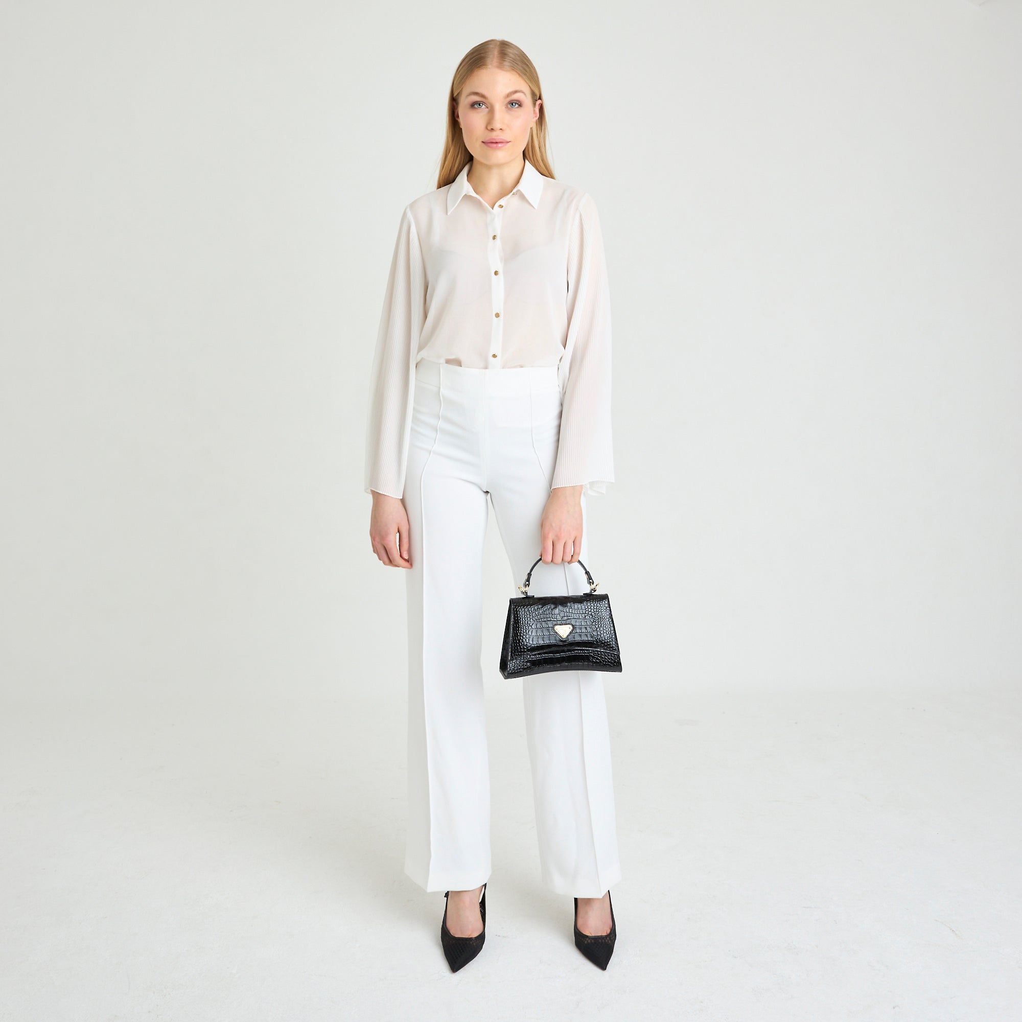 ROMONT | Umhängetasche Croco schwarz/gold - on body