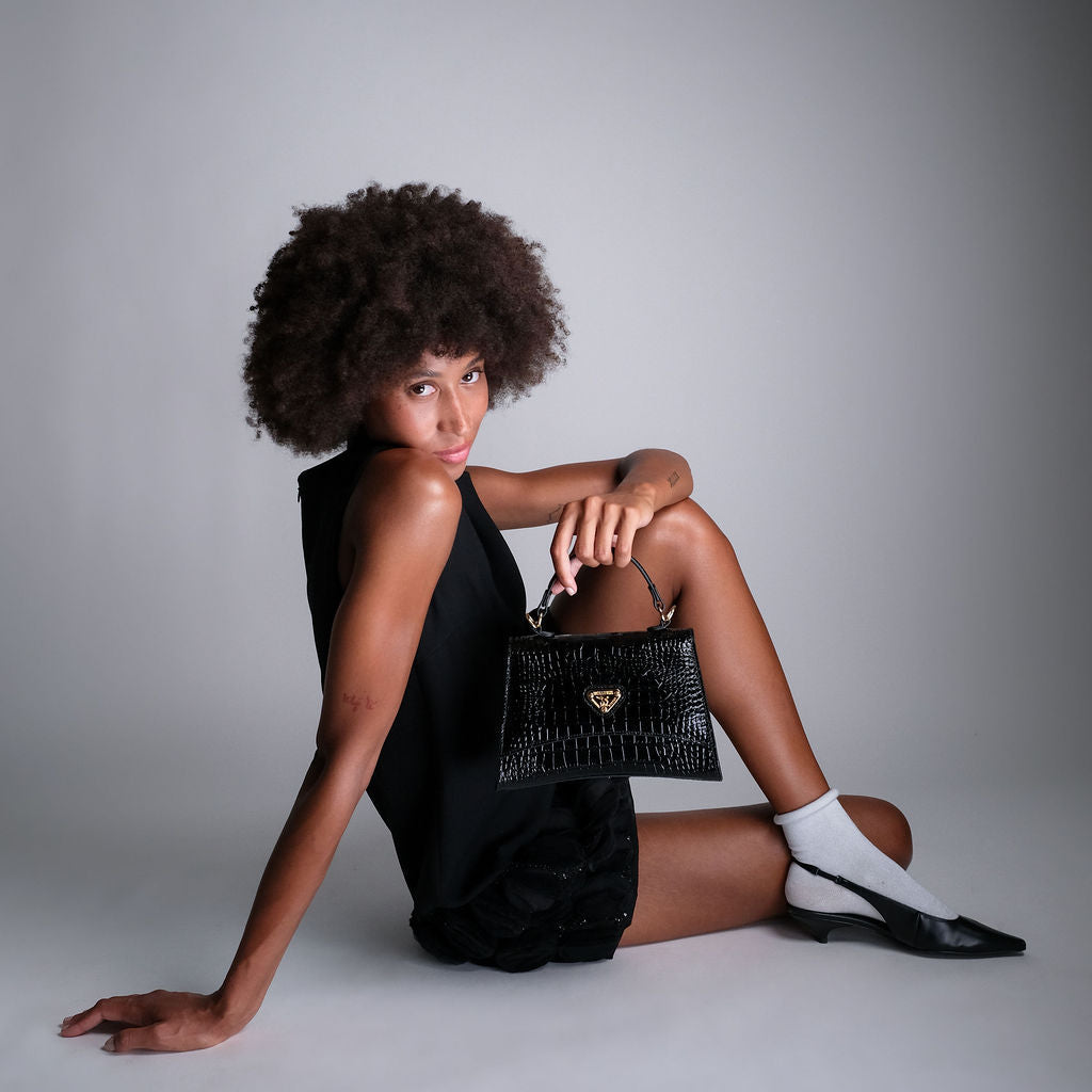 ROMONT | Umhängetasche Croco schwarz/gold - on body