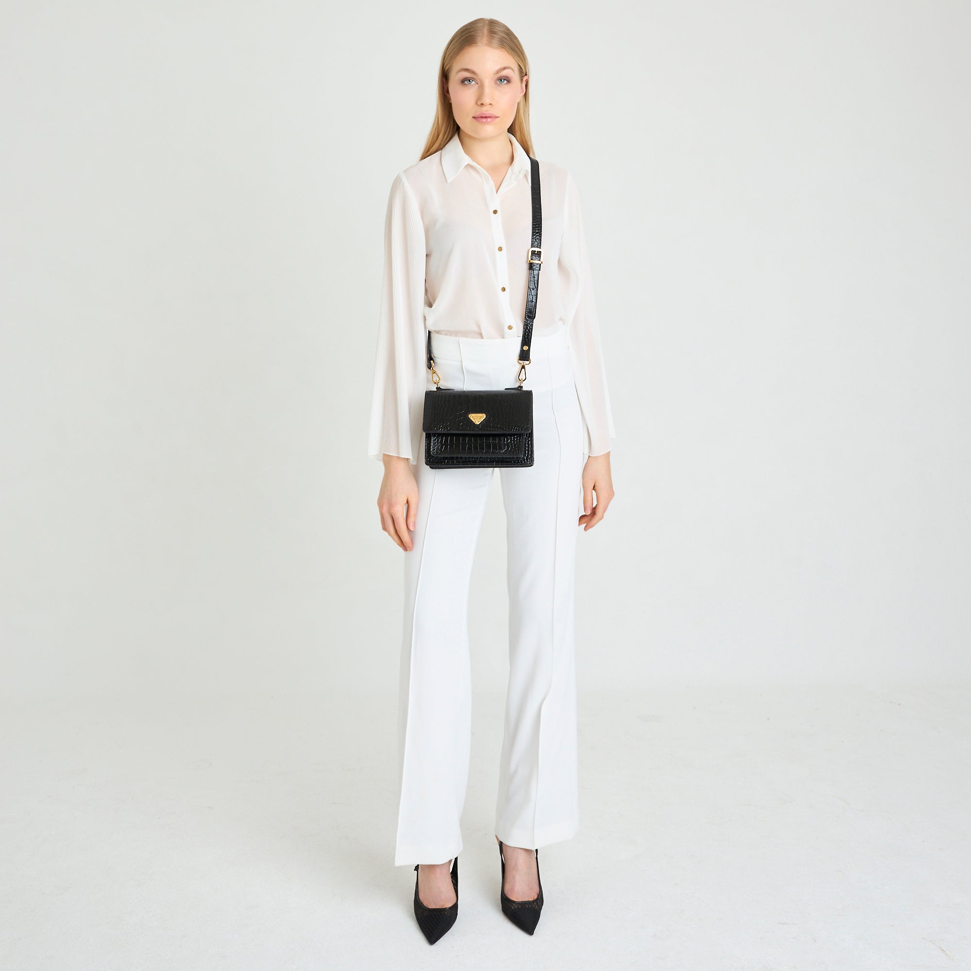 URSY | Umhängetasche croco schwarz/gold - ON BODY